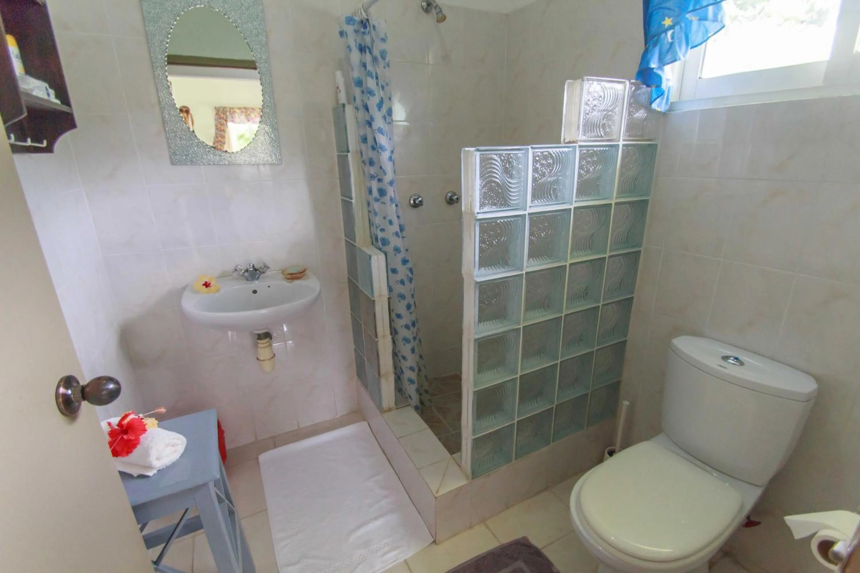 Bathroom in Coco Blanche