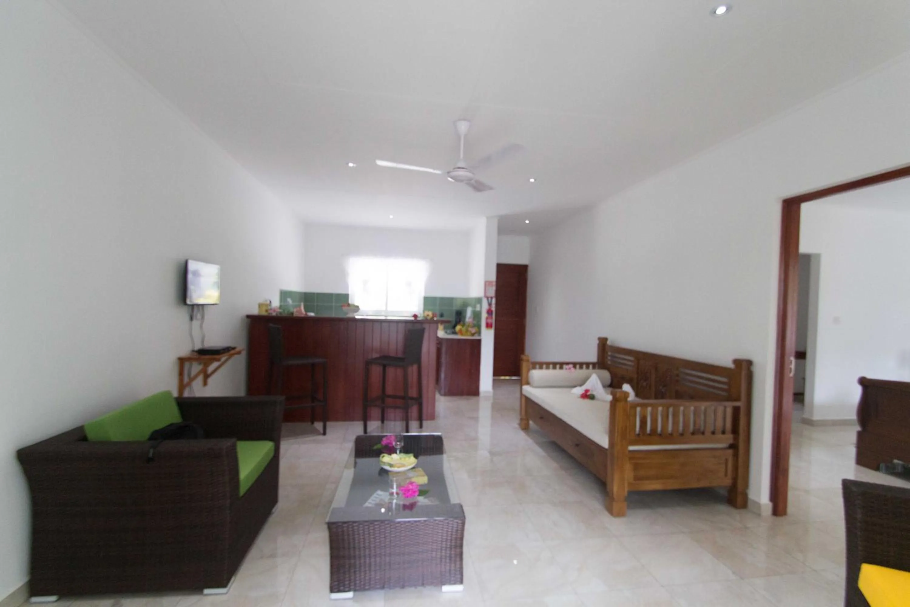 Kitchen or kitchenette in Coco Blanche