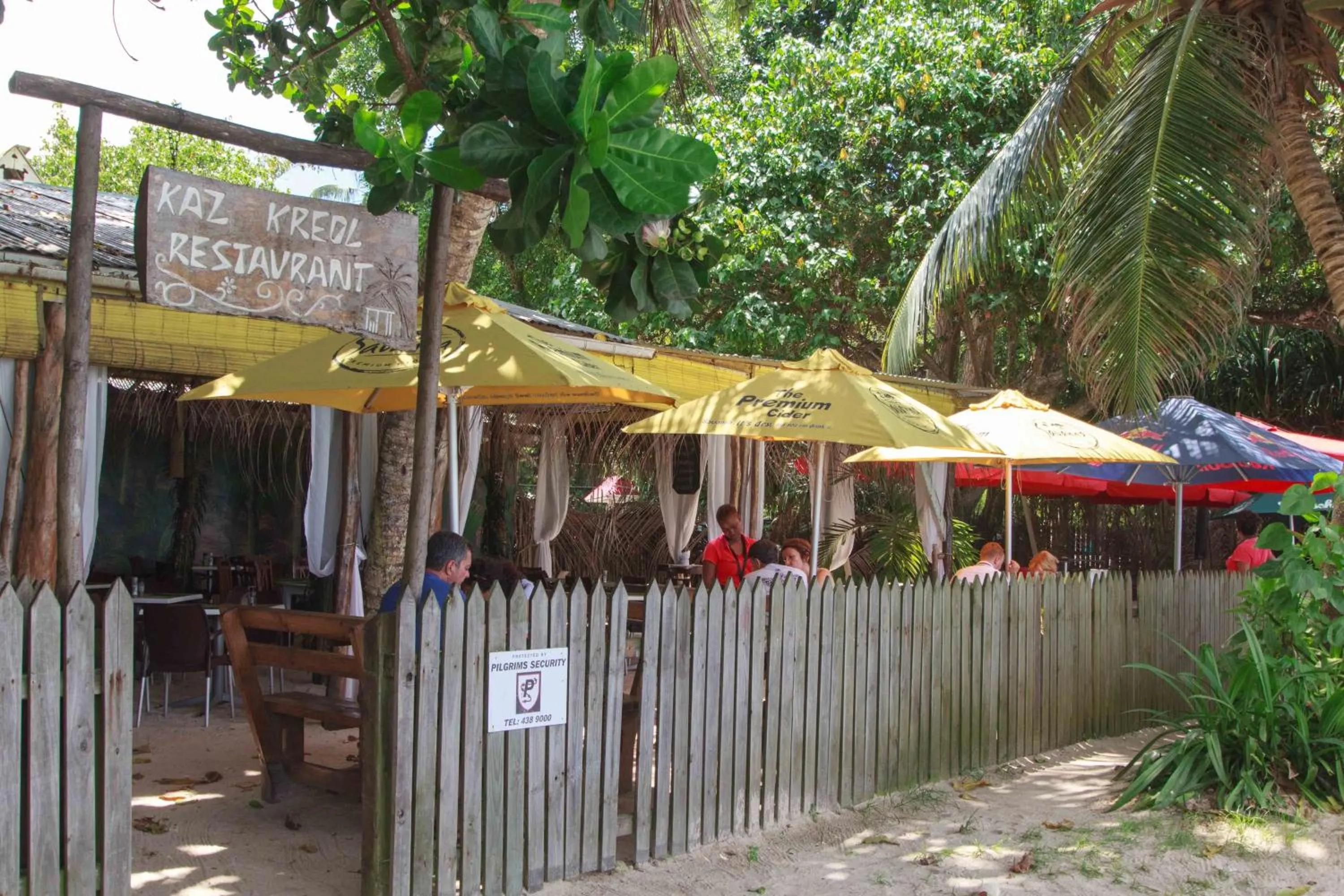 Restaurant/places to eat in Coco Blanche