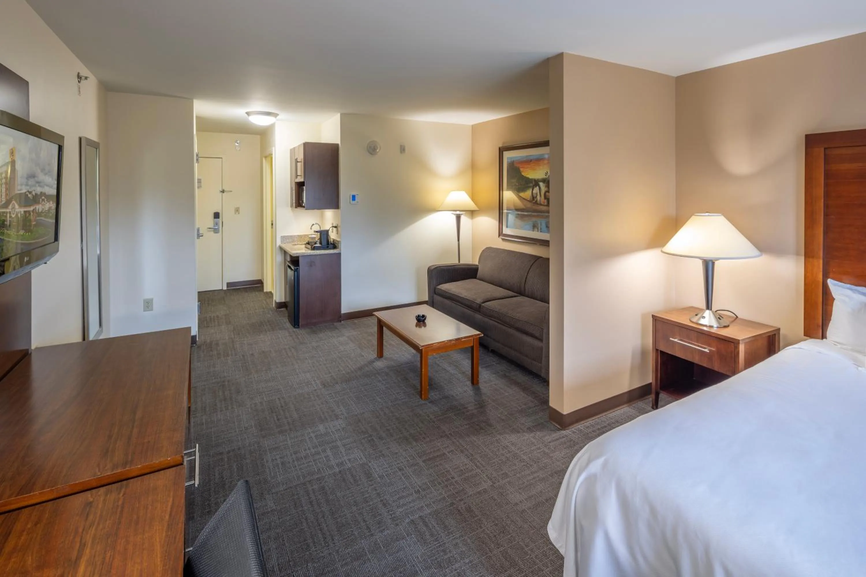 Photo of the whole room, Bed in Akwesasne Mohawk Casino Resort and Players Inn Hotel