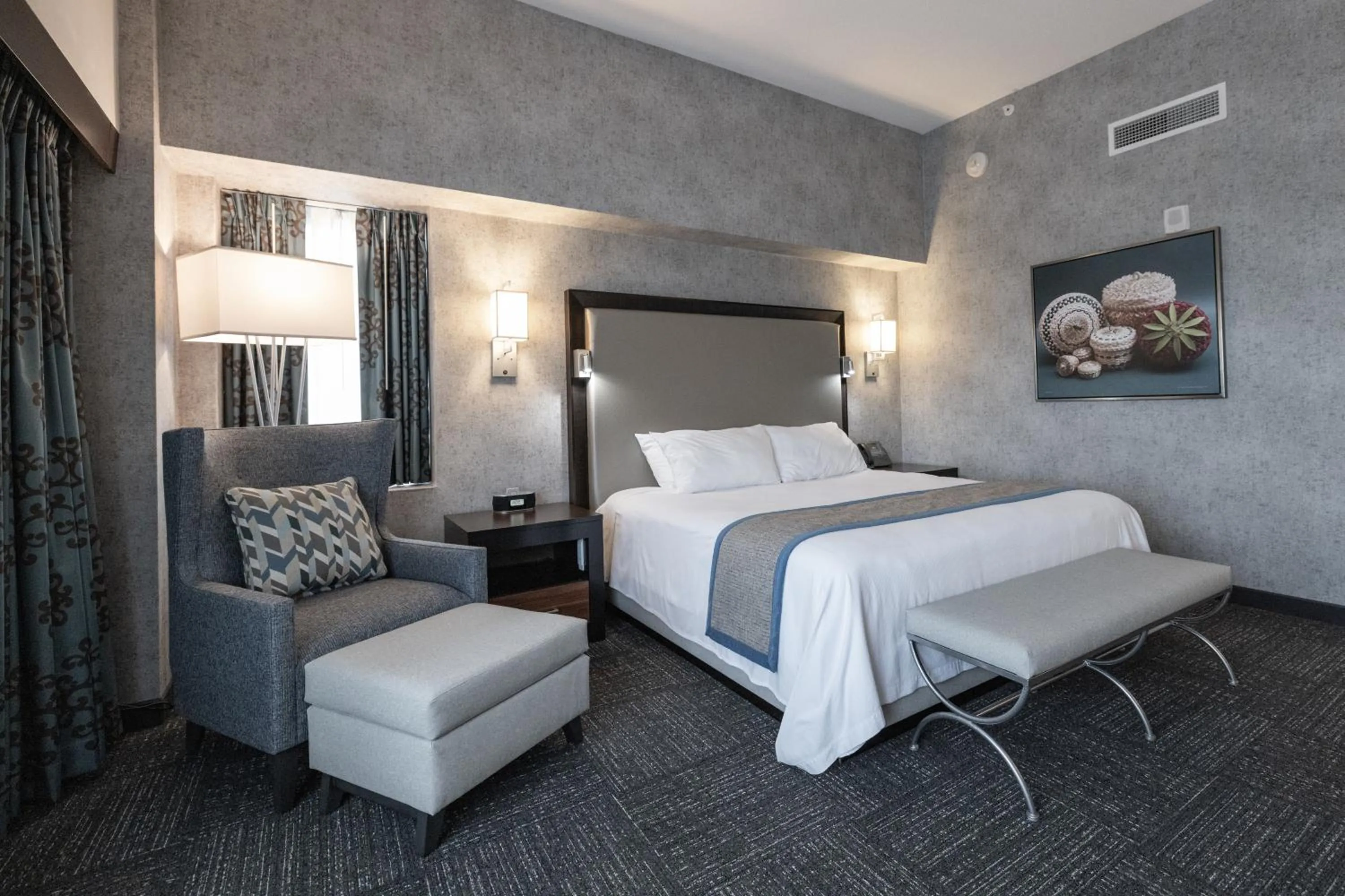 Bed in Akwesasne Mohawk Casino Resort and Players Inn Hotel -formerly Comfort Inn and Suites Hogansburg NY