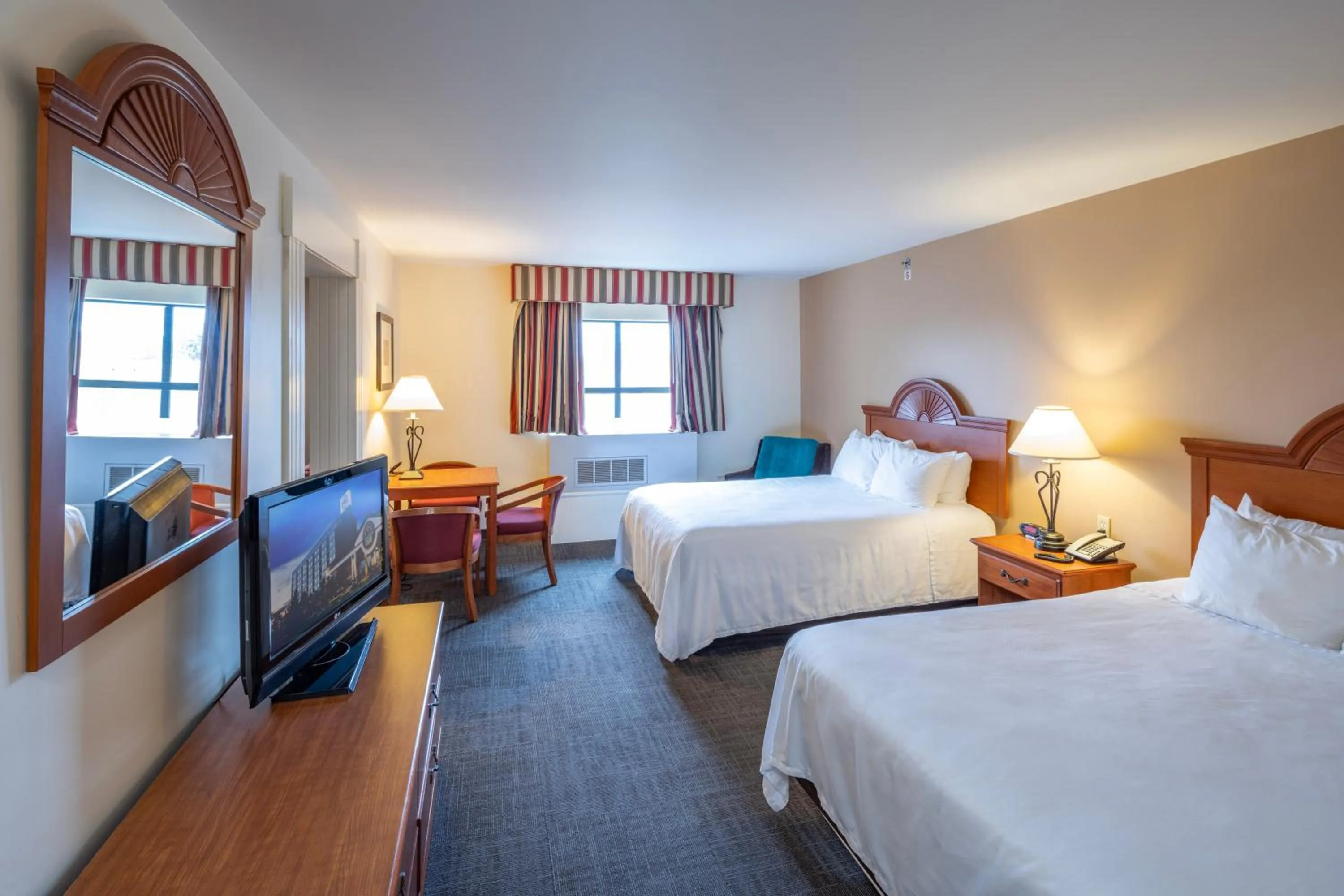 Bed in Akwesasne Mohawk Casino Resort and Players Inn Hotel -formerly Comfort Inn and Suites Hogansburg NY