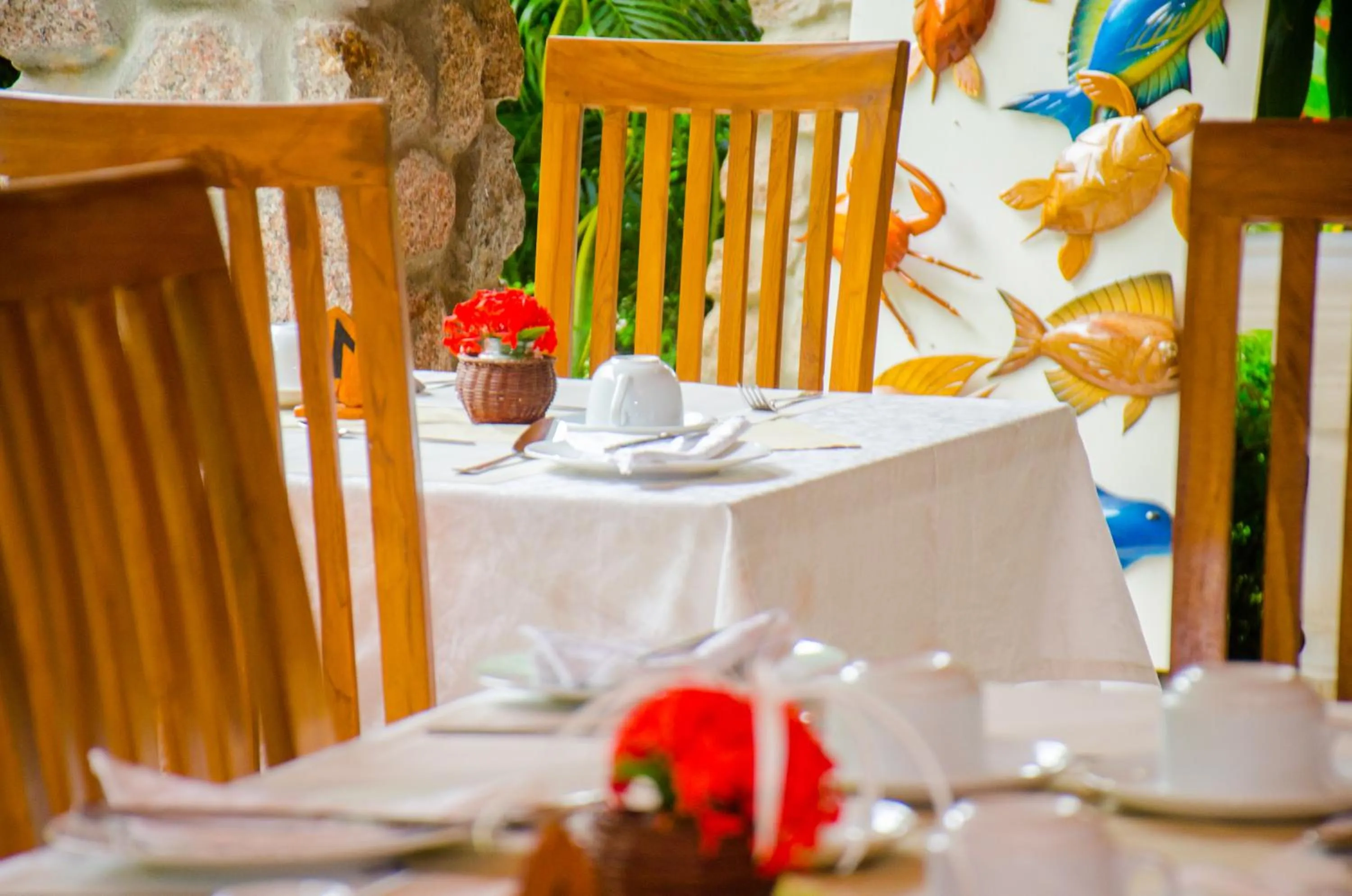 Restaurant/places to eat in Villa Rafia