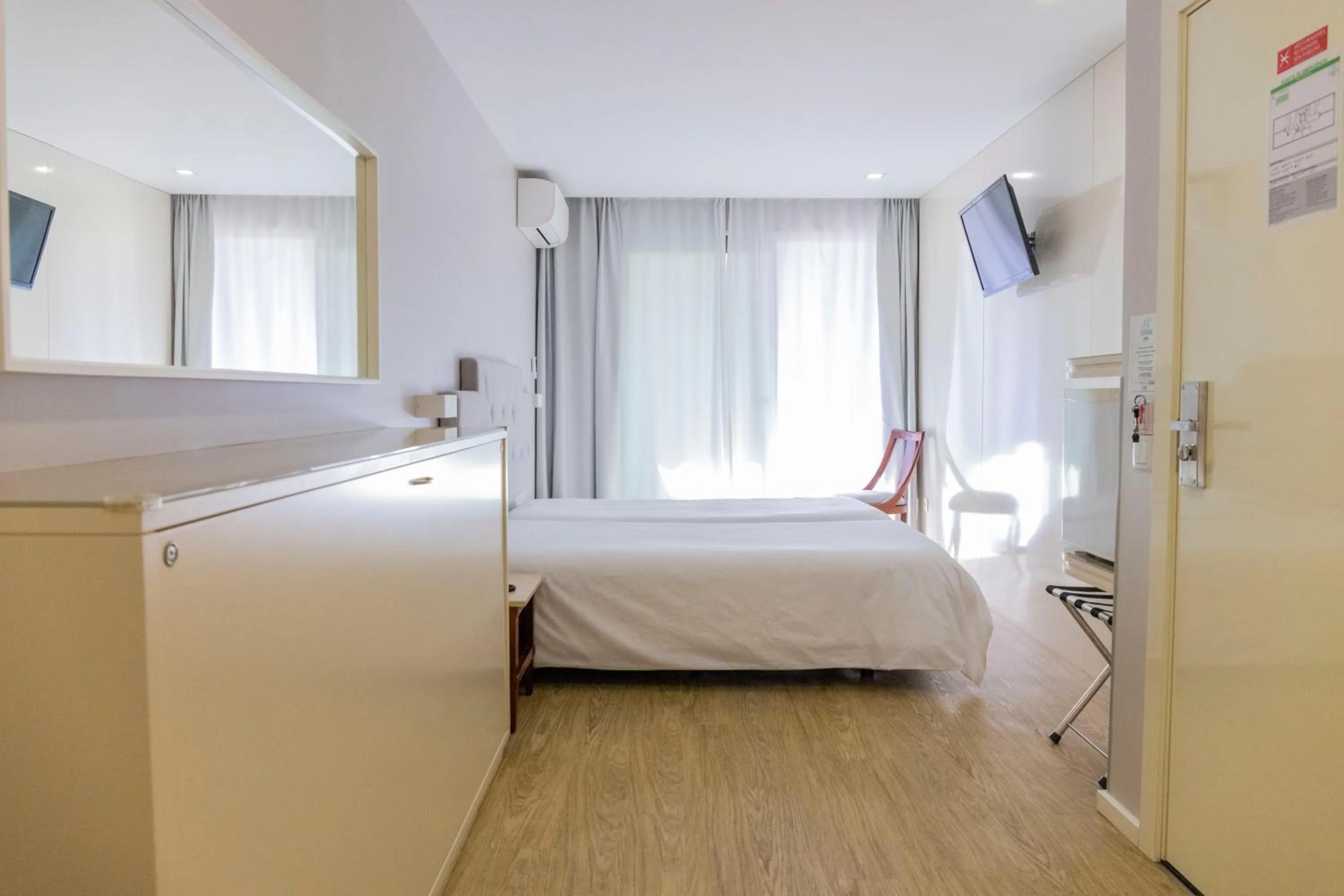 Bedroom, Bed in Hotel Avenida