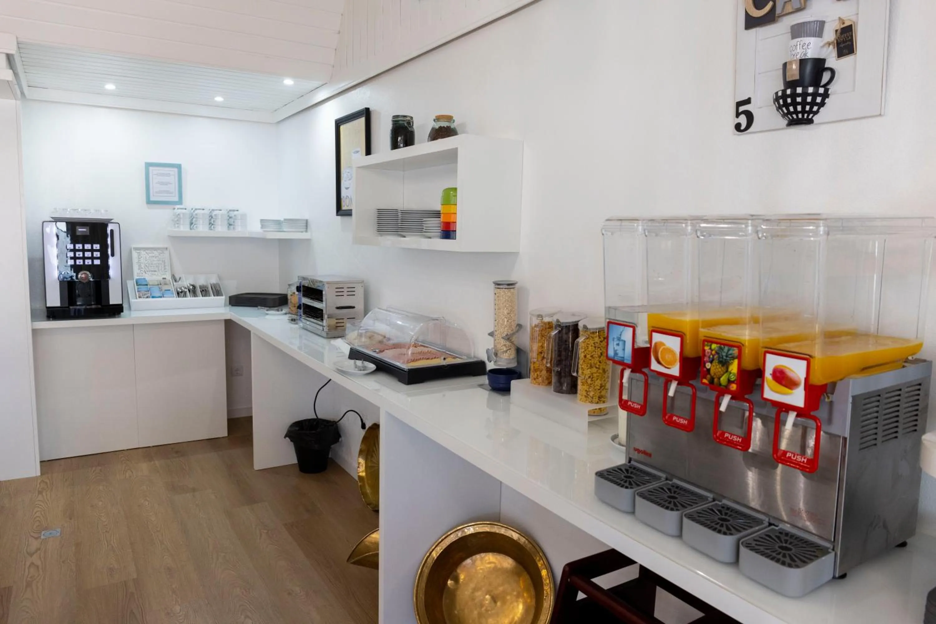 Breakfast in Hotel Avenida