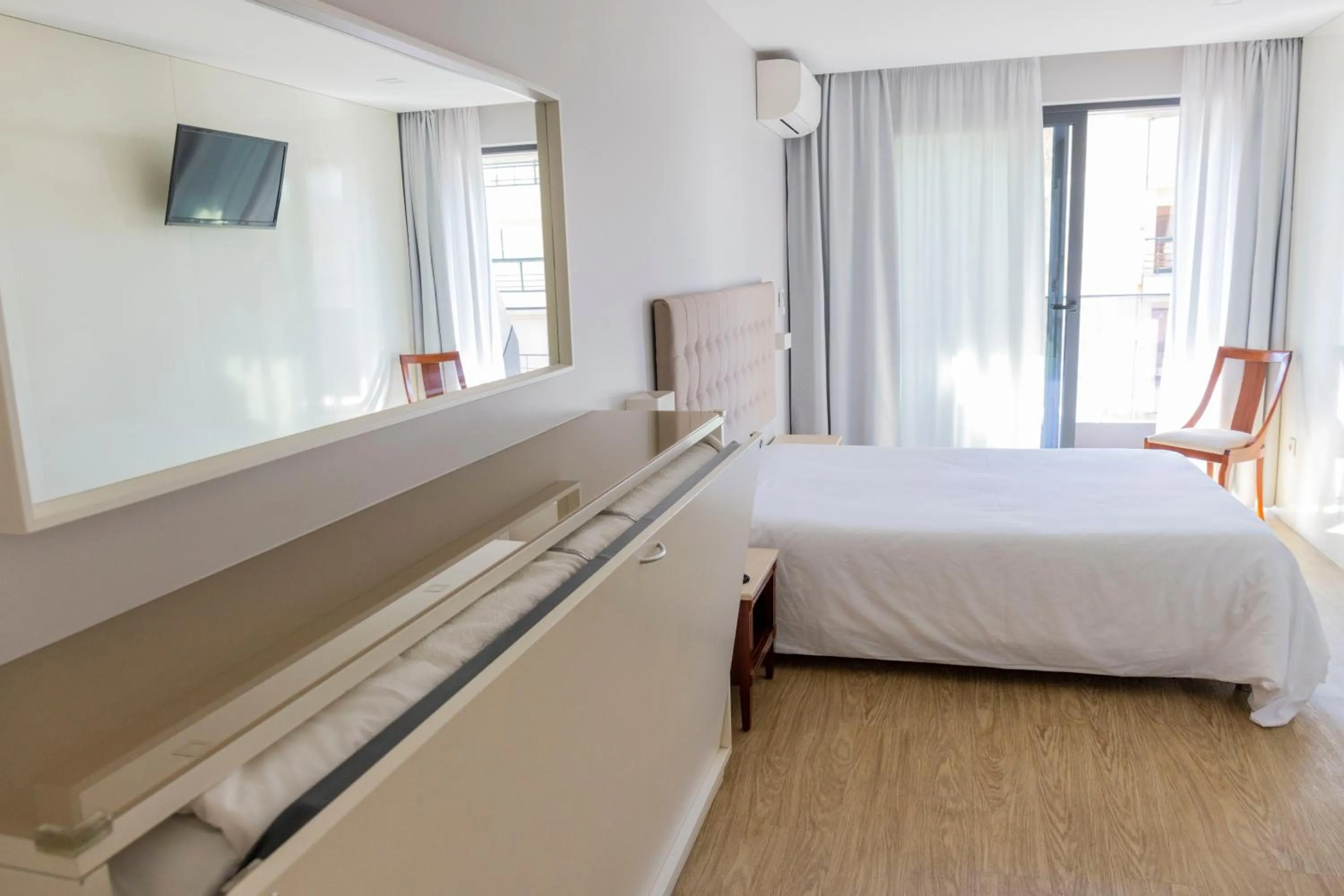 Bedroom, Bed in Hotel Avenida