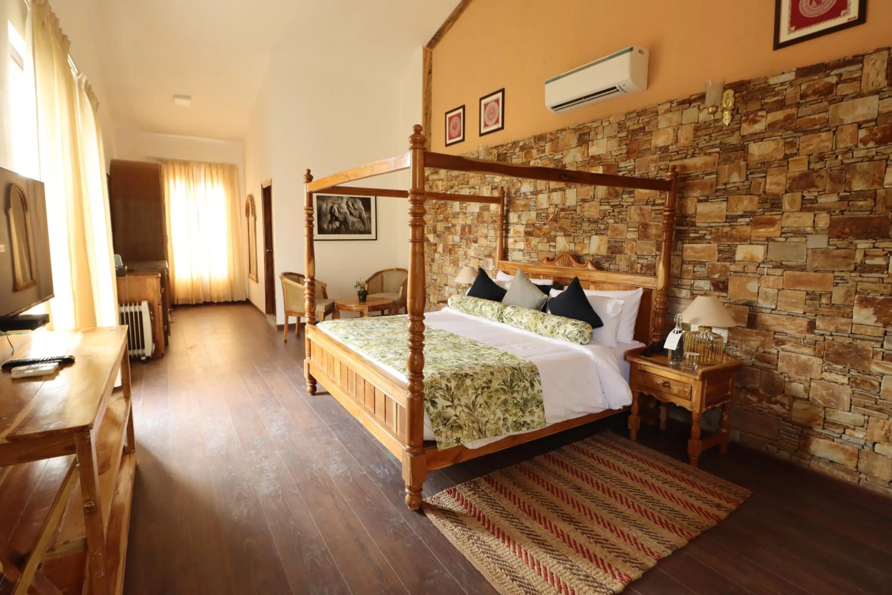 Bedroom, Bed in Tree of Life Vanvilas Riveredge Corbett