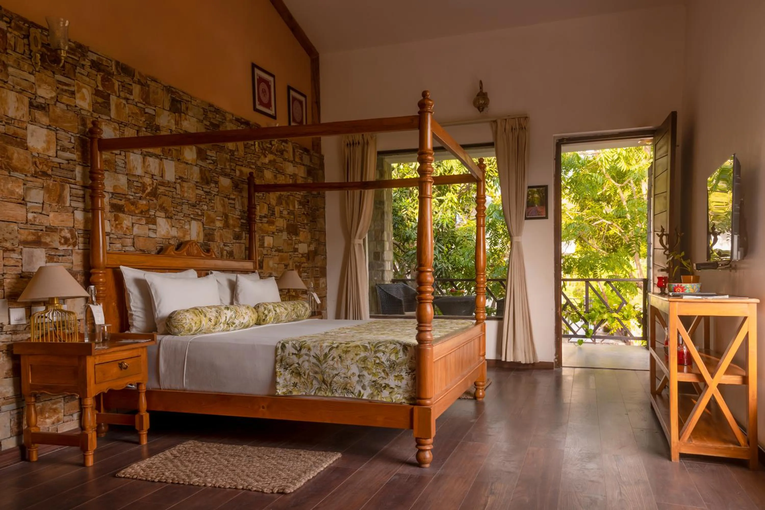 Bedroom, Bed in Tree of Life Vanvilas Riveredge Corbett