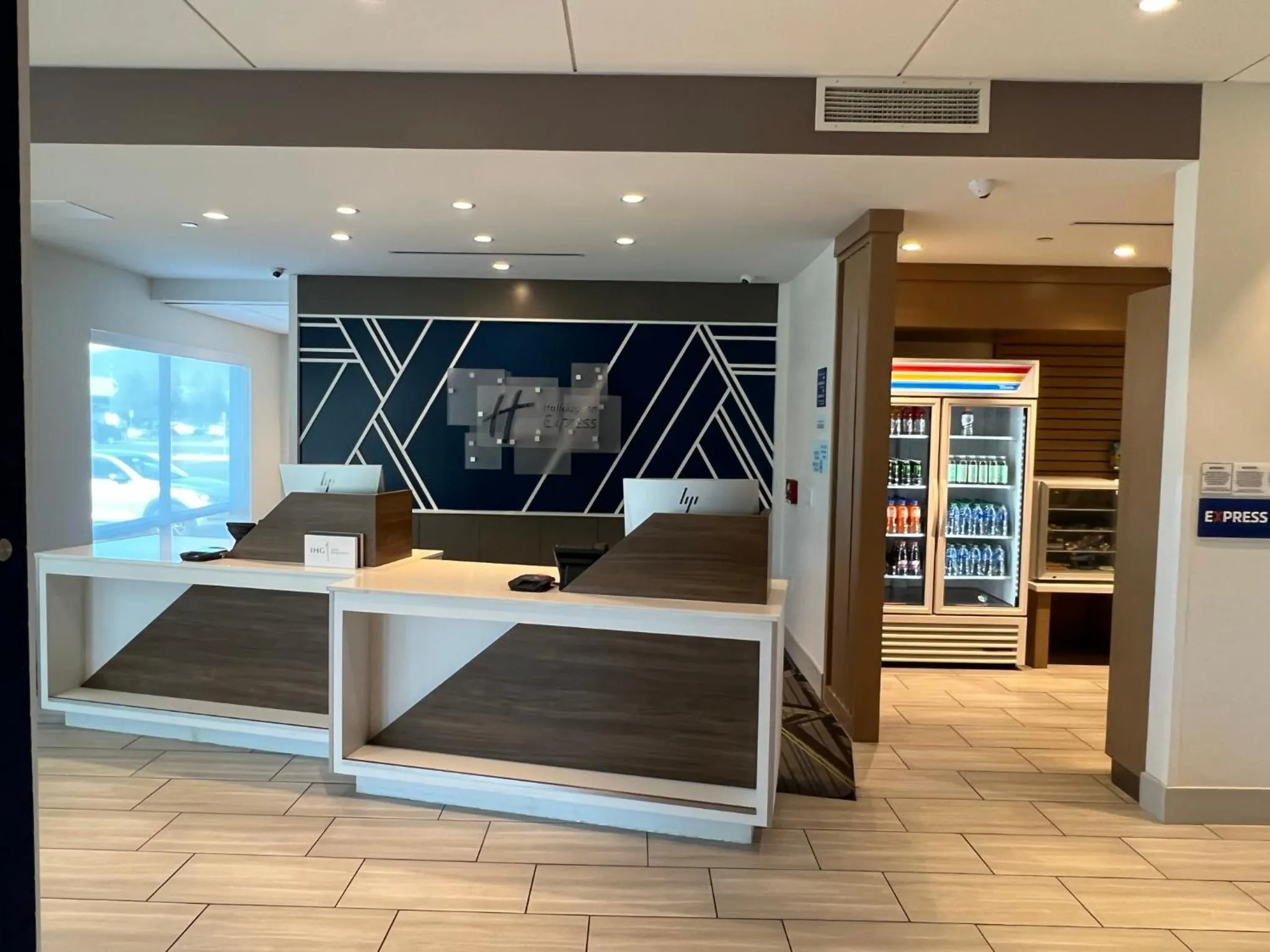 Lobby or reception, Bed in Holiday Inn Express & Suites - Ukiah by IHG