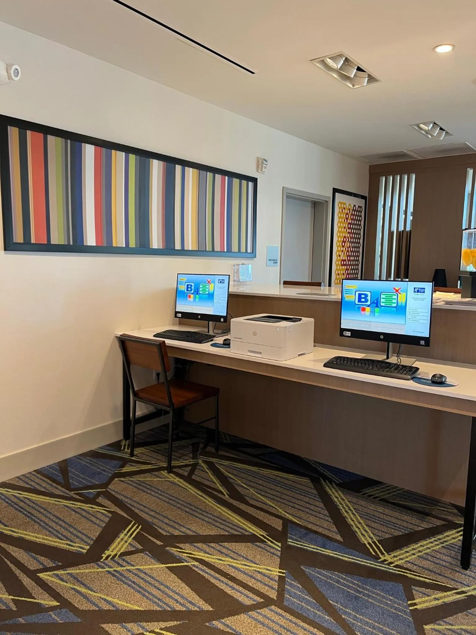 Business facilities in Holiday Inn Express & Suites - Ukiah by IHG