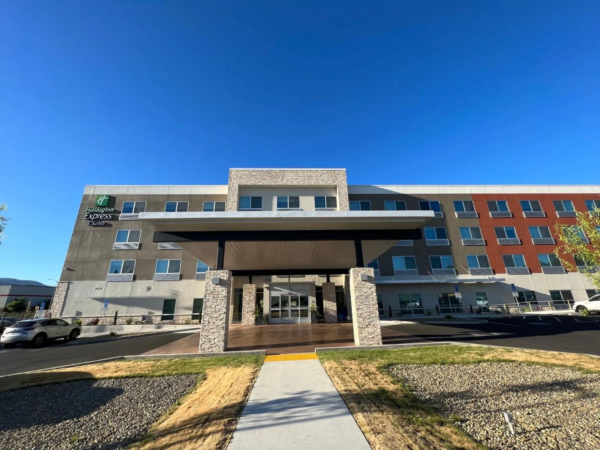 Facade/entrance in Holiday Inn Express & Suites - Ukiah by IHG