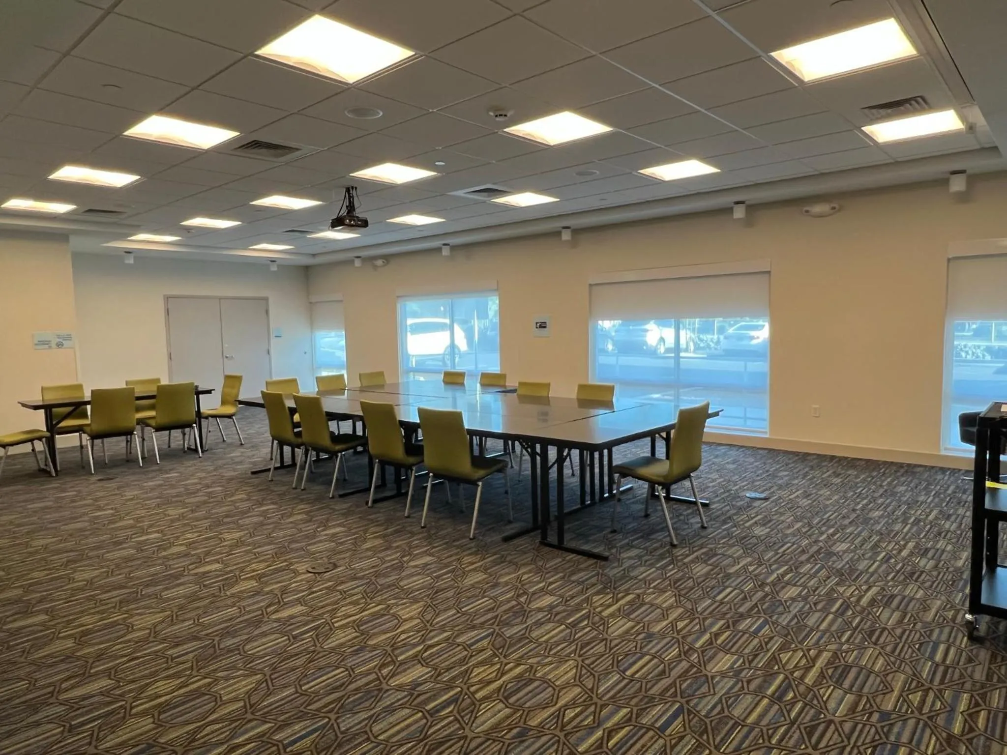 Meeting/conference room in Holiday Inn Express & Suites - Ukiah by IHG