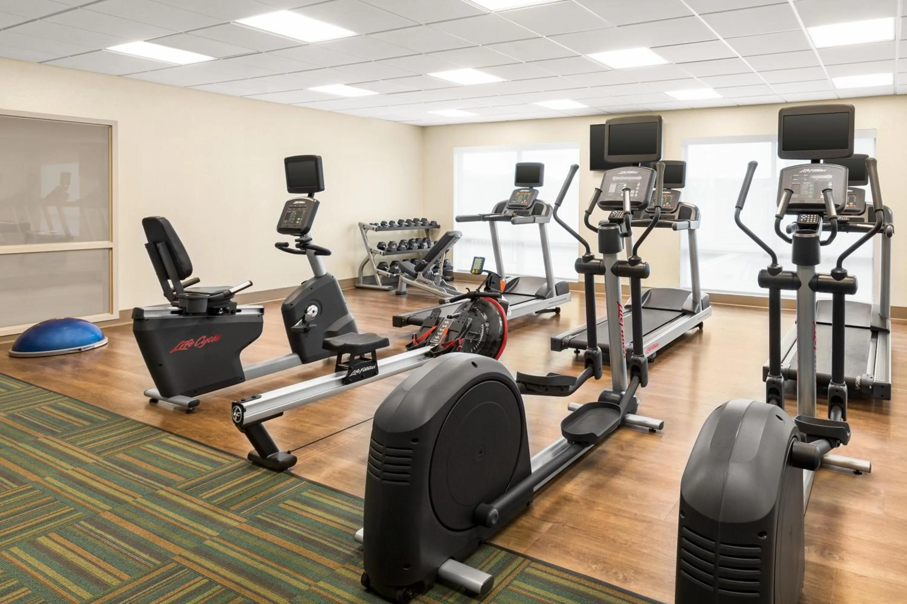Fitness centre/facilities in Holiday Inn Express & Suites - Ukiah by IHG
