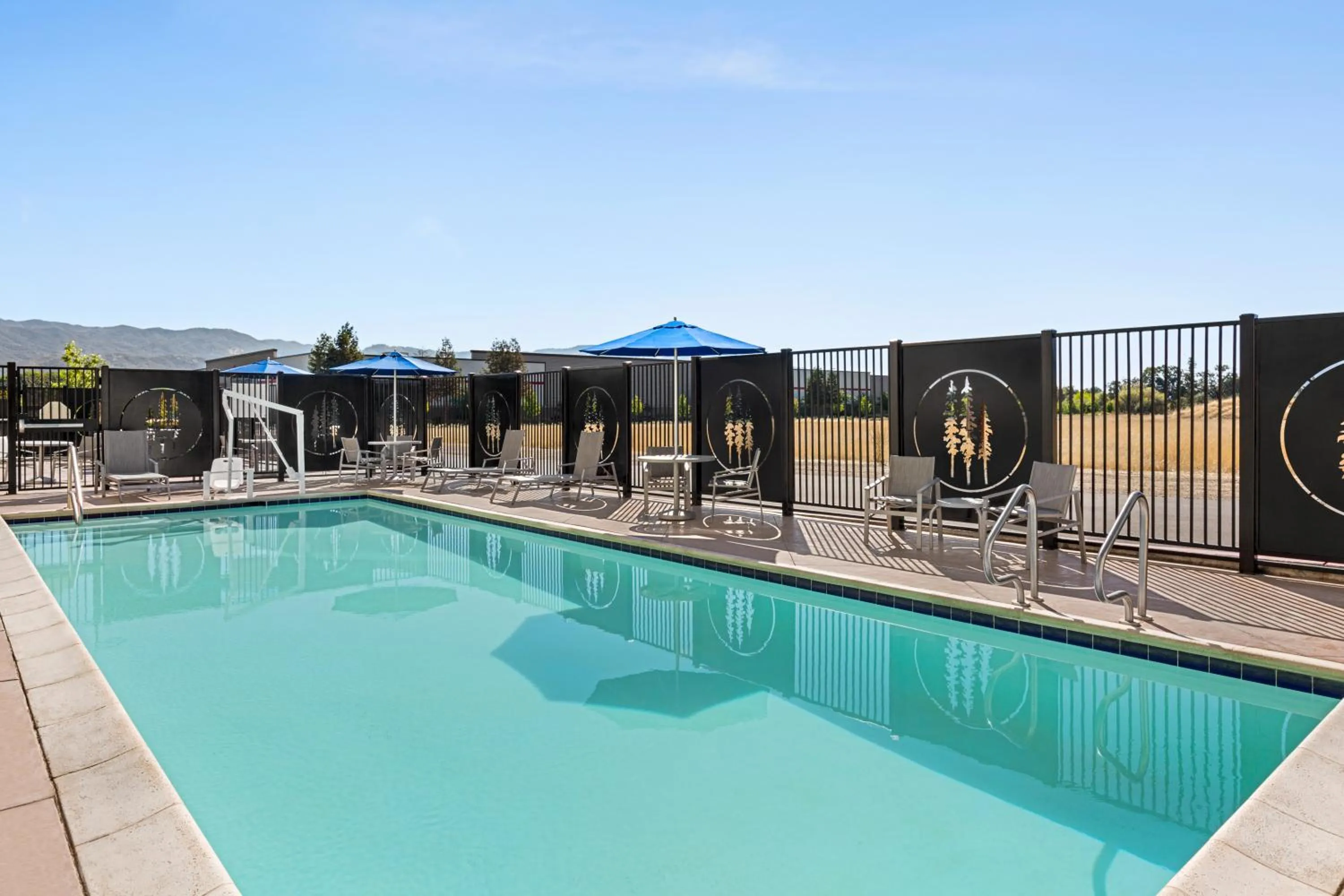 Day in Holiday Inn Express & Suites - Ukiah by IHG