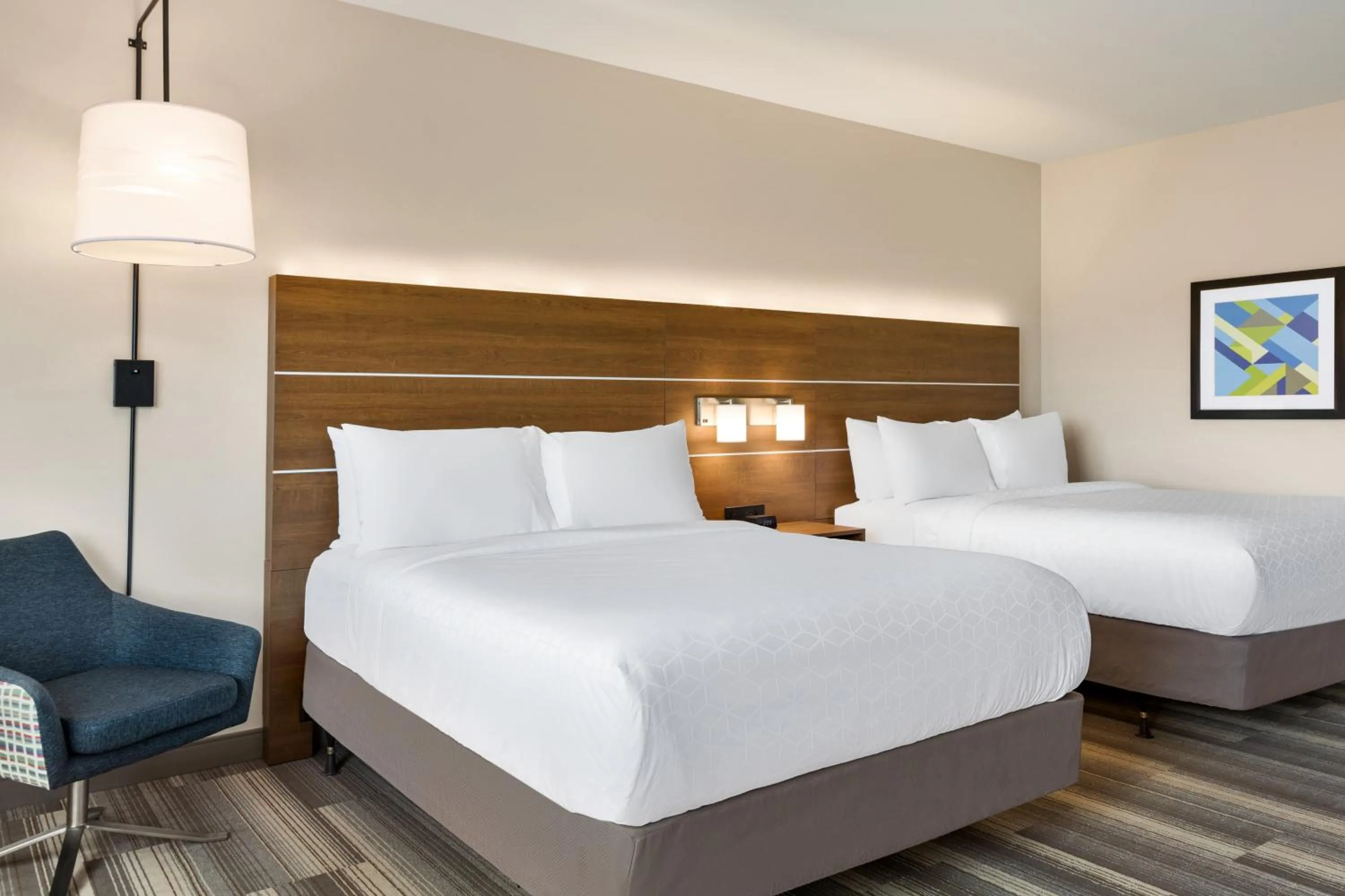 Bed in Holiday Inn Express & Suites - Ukiah by IHG