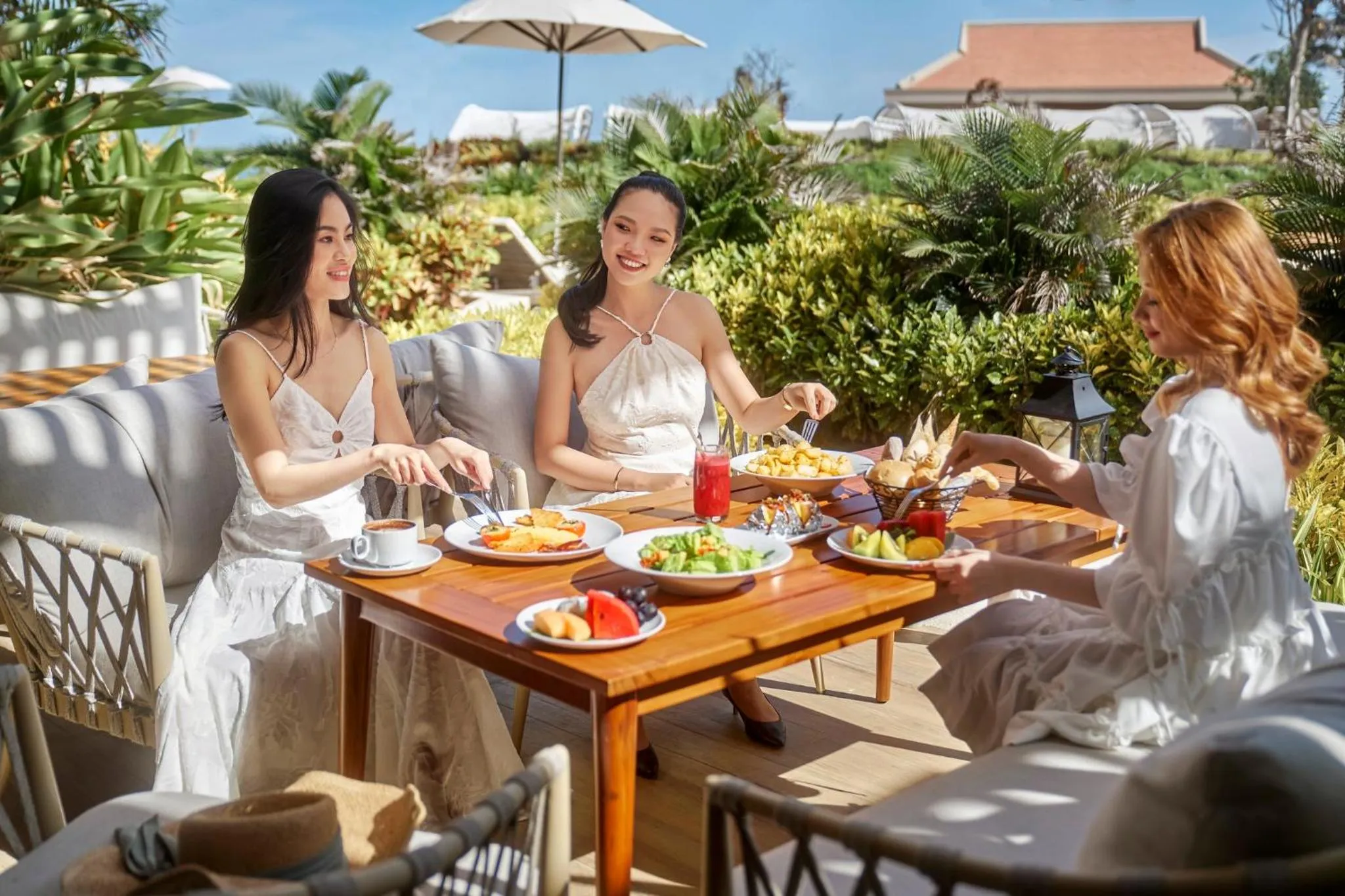 Restaurant/places to eat in Holiday Inn Resort Ho Tram Beach by IHG