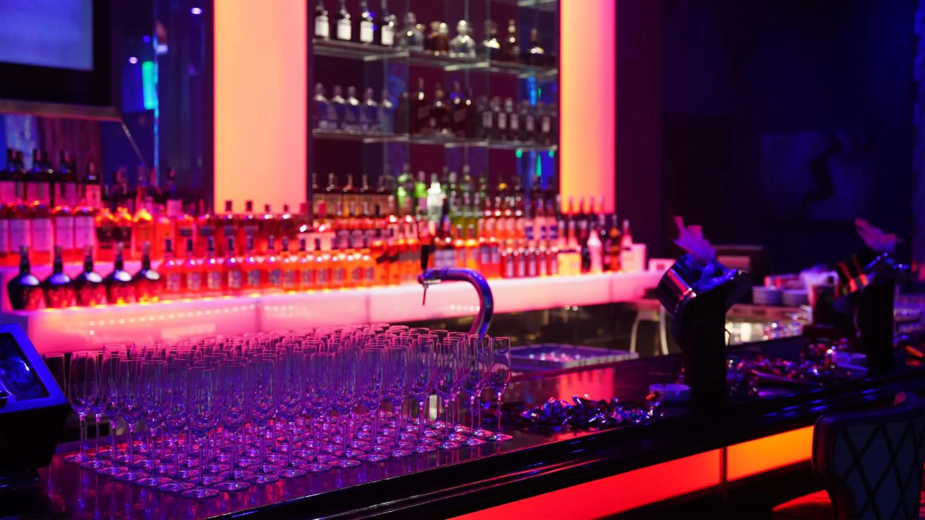 Lounge or bar in Holiday Inn Resort Ho Tram Beach by IHG