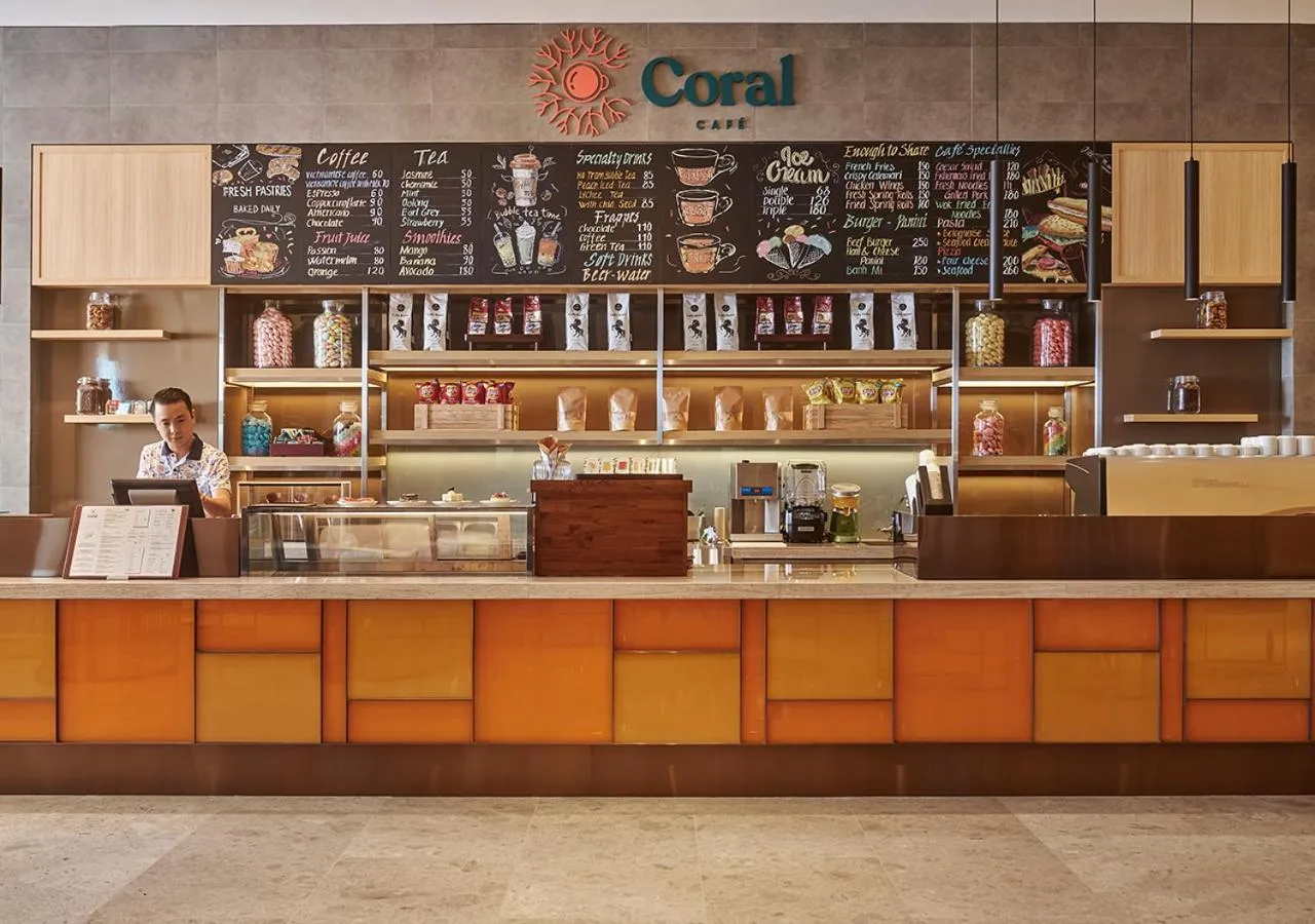 Restaurant/places to eat in Holiday Inn Resort Ho Tram Beach by IHG