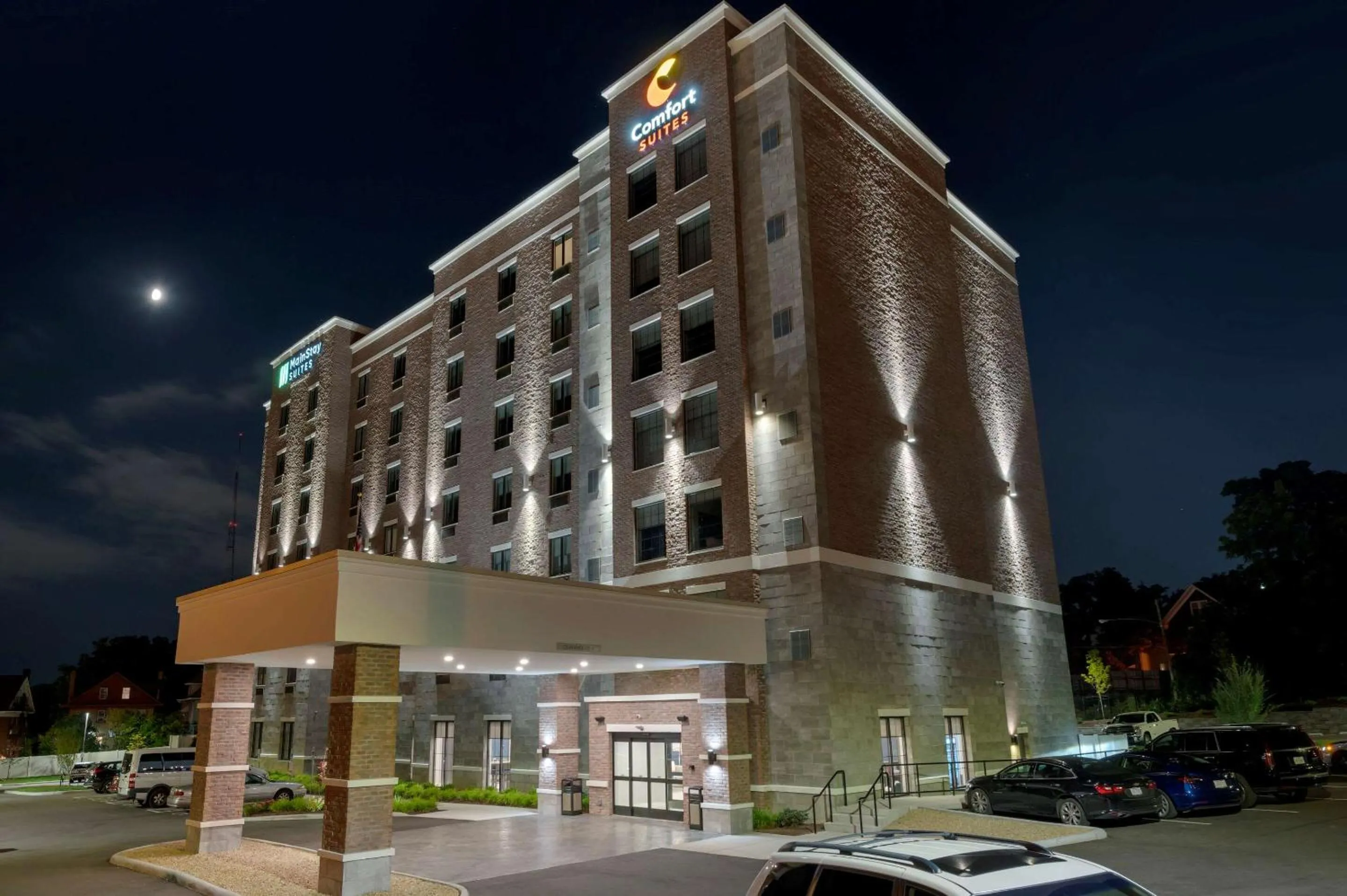 Property building in Comfort Suites Cincinnati University - Downtown