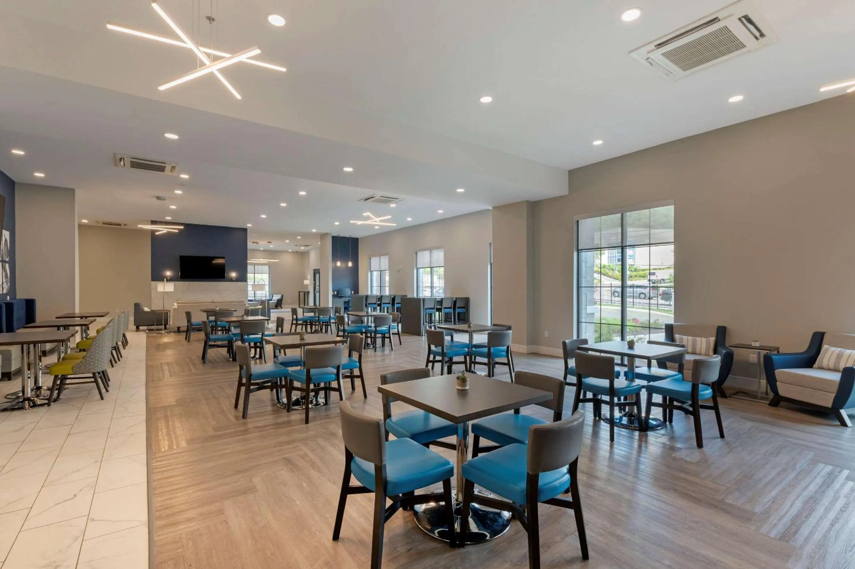 Restaurant/places to eat in Comfort Suites Cincinnati University - Downtown