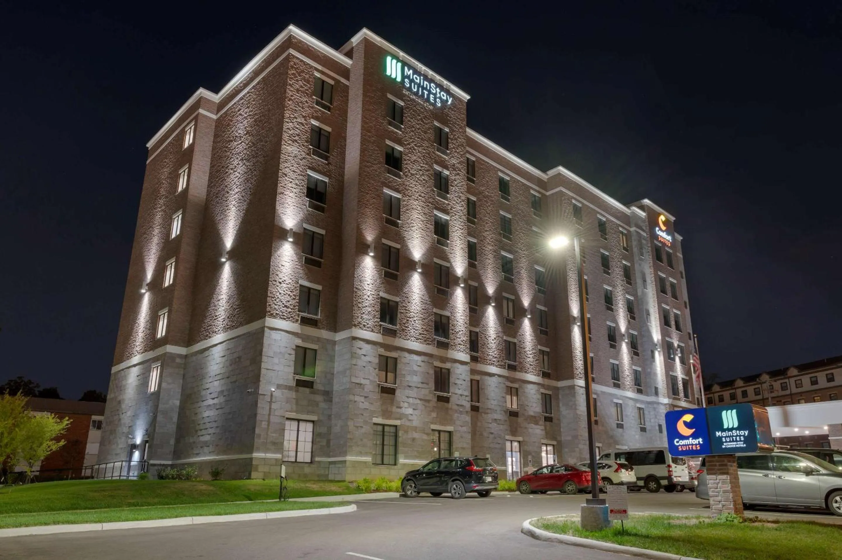 Property building in Comfort Suites Cincinnati University - Downtown