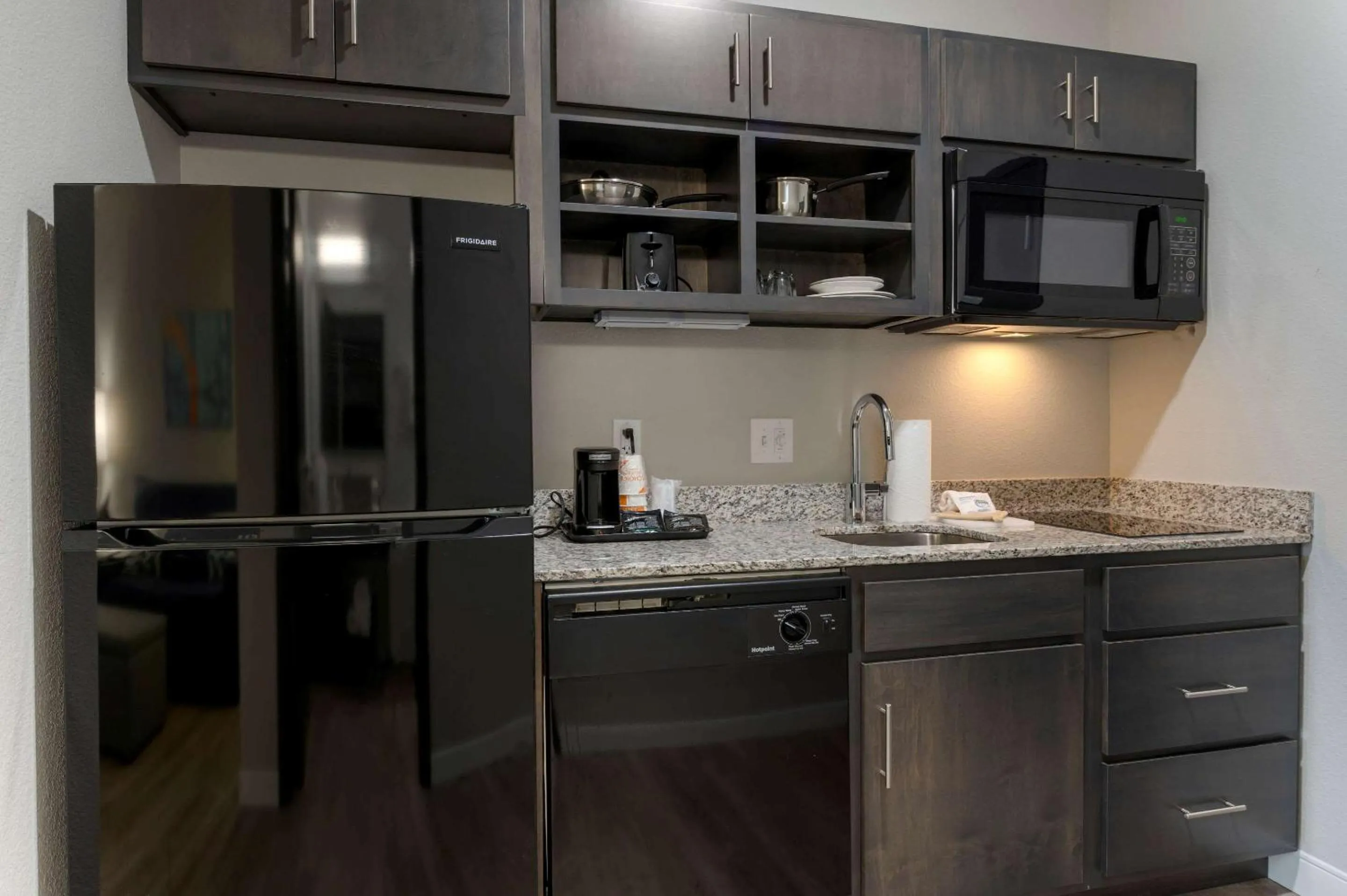 Kitchen or kitchenette in MainStay Suites Cincinnati University - Uptown