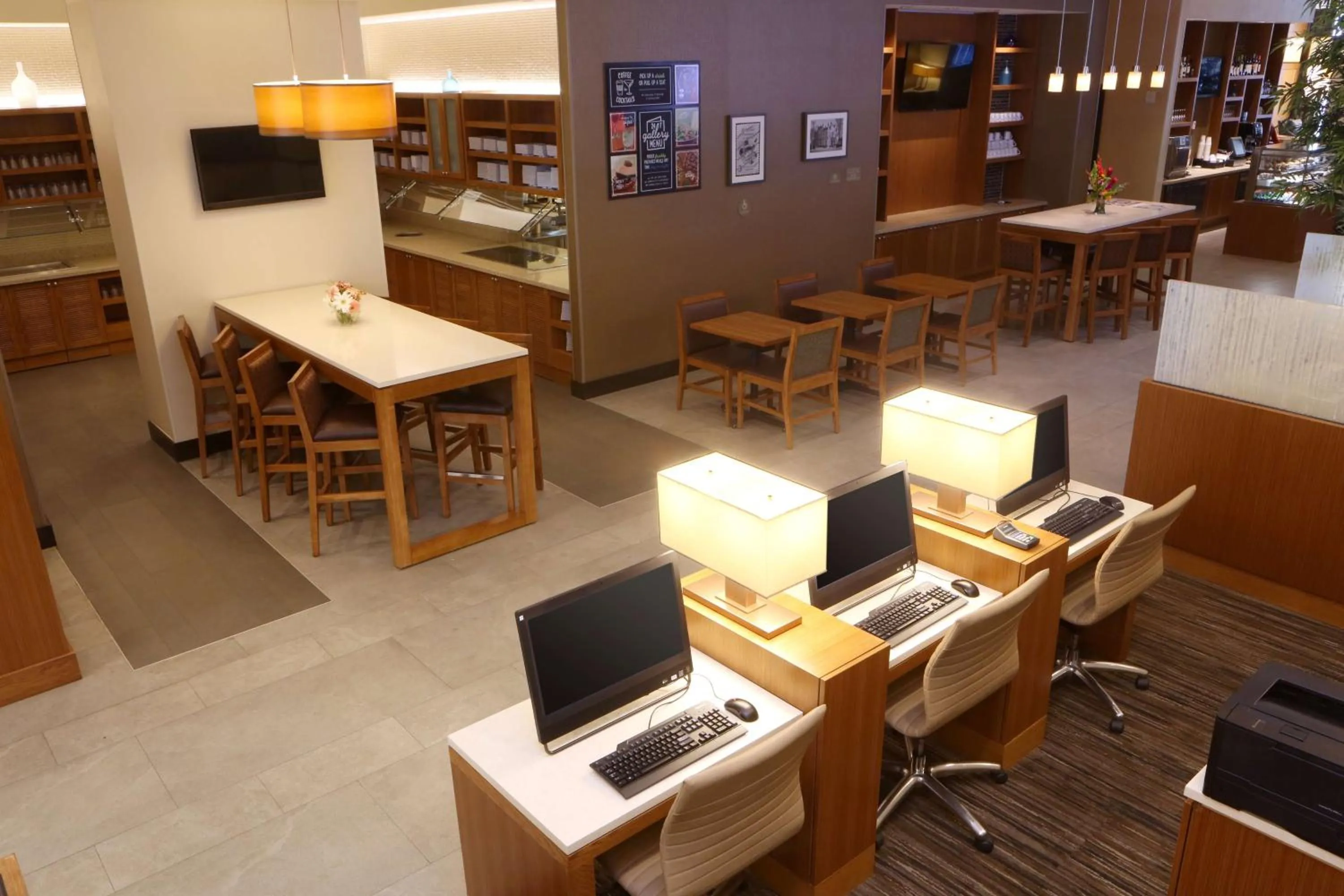 Lounge or bar in Hyatt Place Flushing/LGA Airport