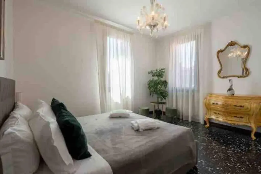 Ca’ Pesaro rooftop terrace apartment. Ca’ Pesaro rooftop terrace apartment.