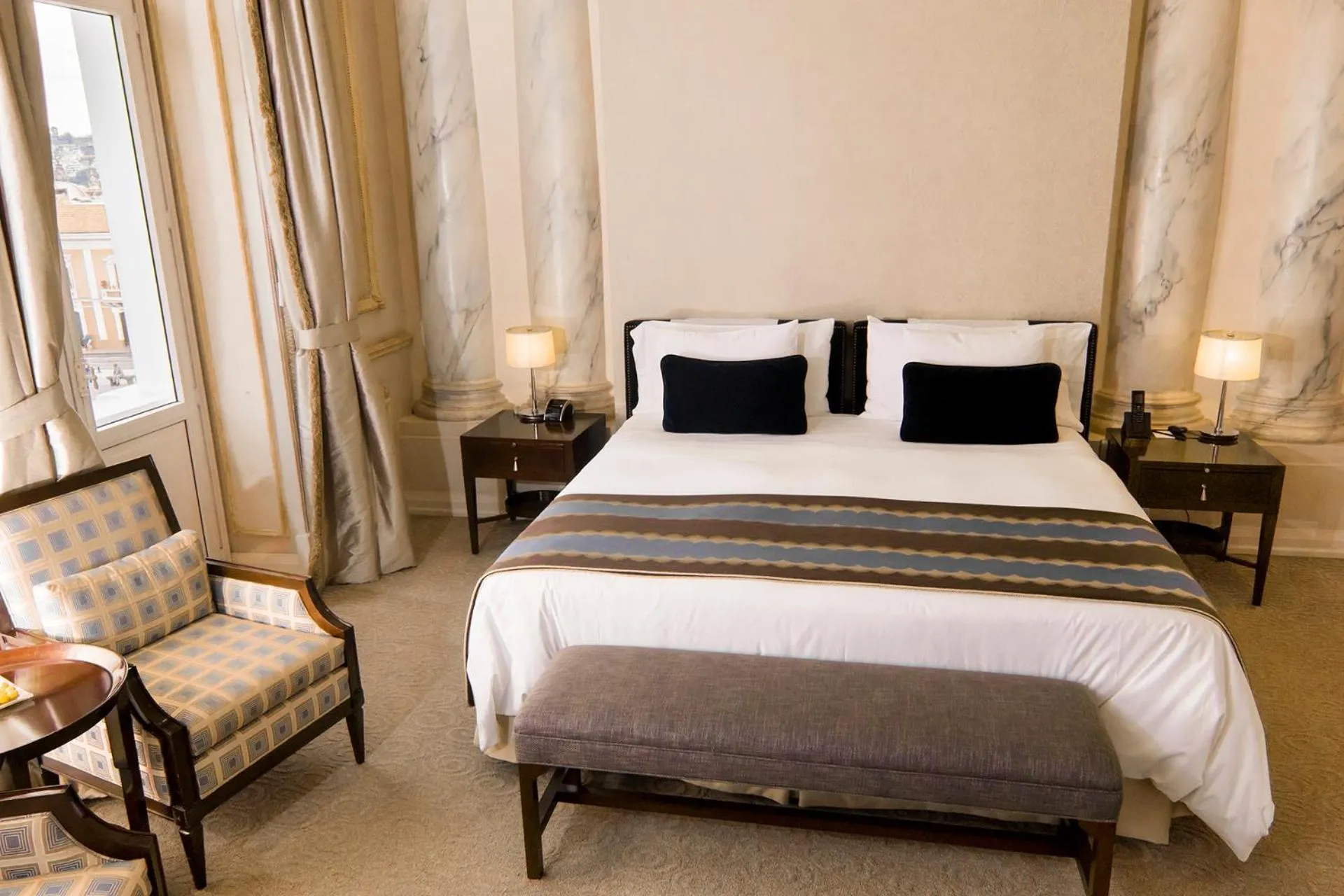 Photo of the whole room, Bed in Hotel Casa Gangotena