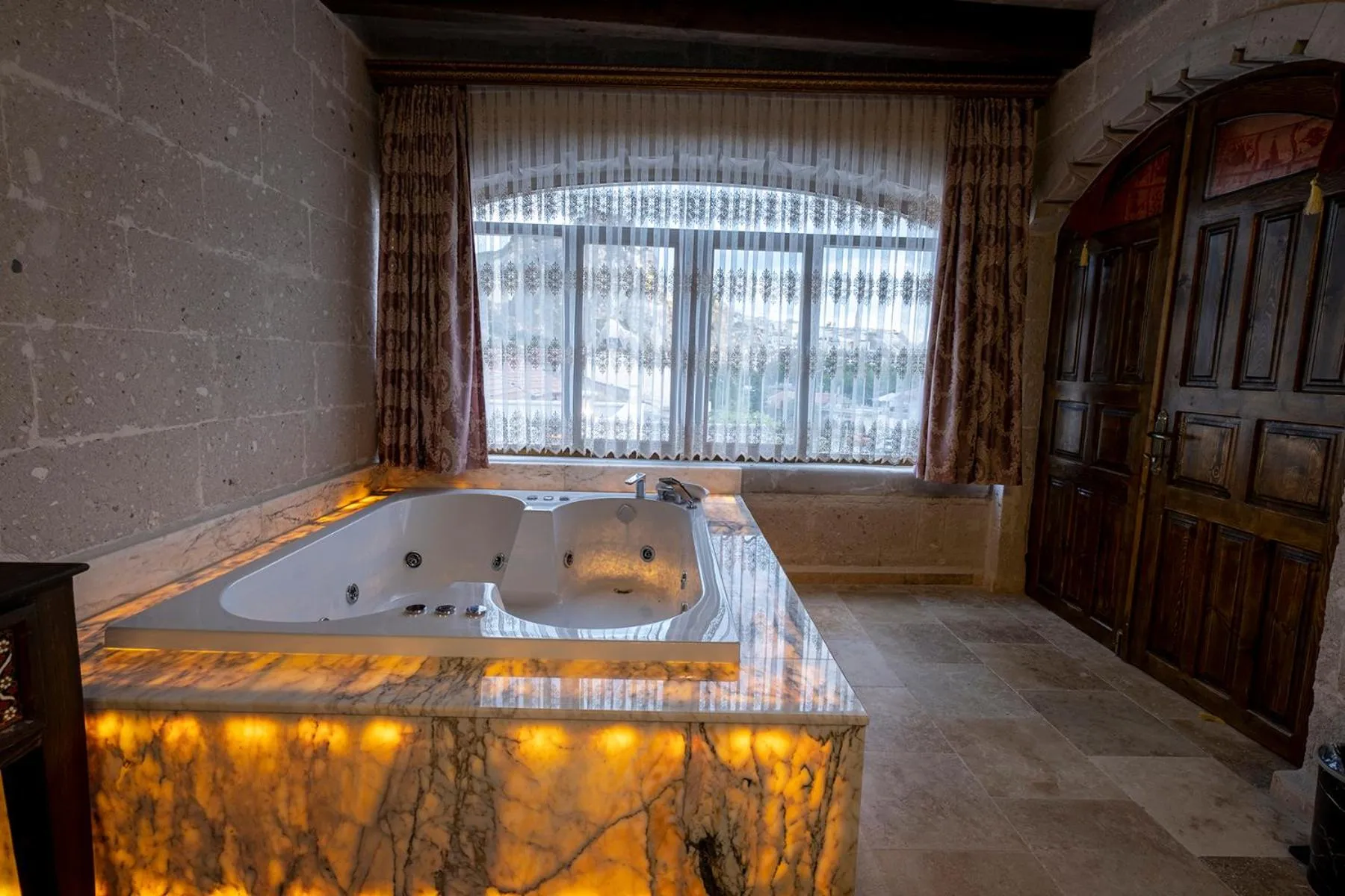 Hot Tub in Underground Cave Suites Hotel