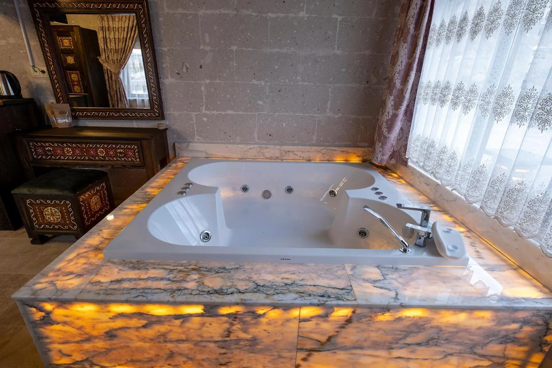 Hot Tub in Underground Cave Suites Hotel