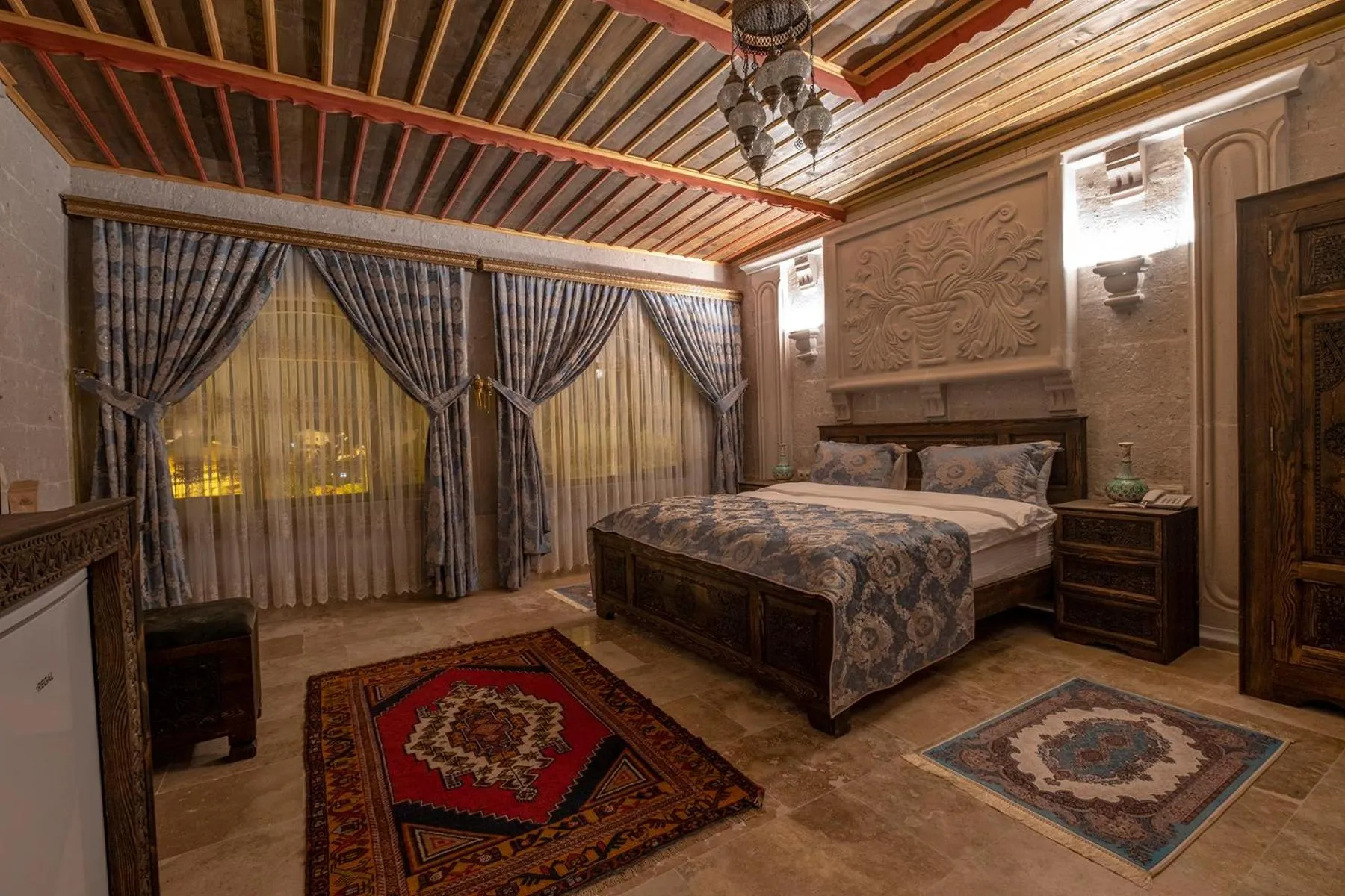 Photo of the whole room, Bed in Underground Cave Suites Hotel