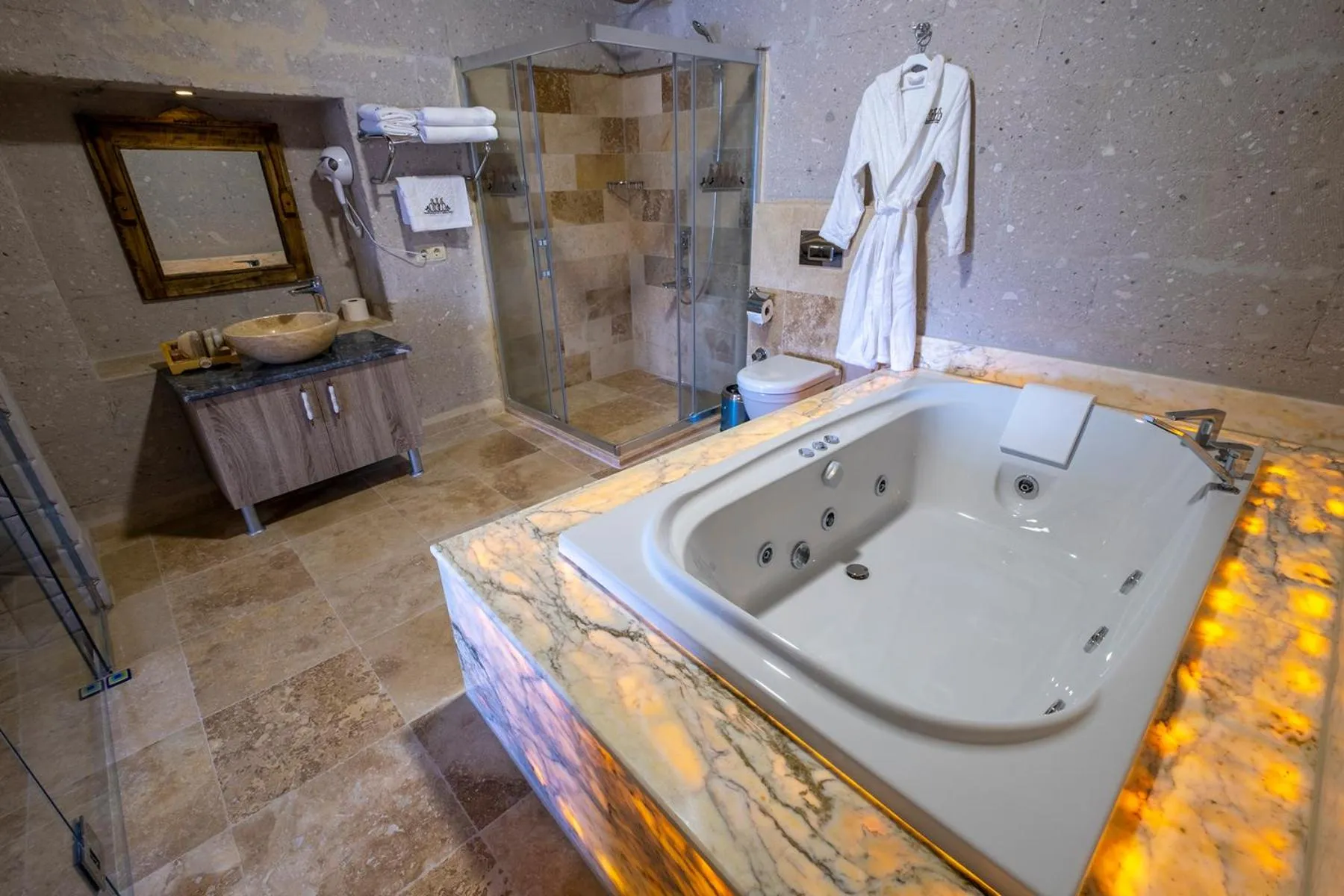 Hot Tub in Underground Cave Suites Hotel