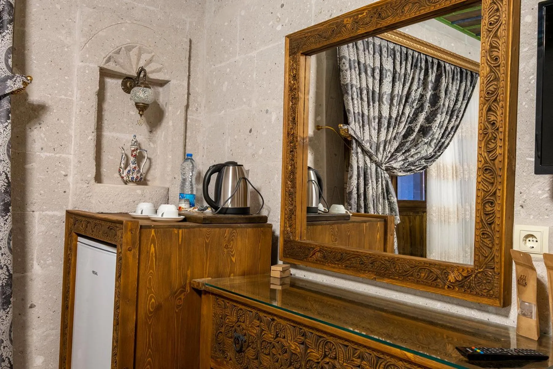 Coffee/tea facilities in Underground Cave Suites Hotel