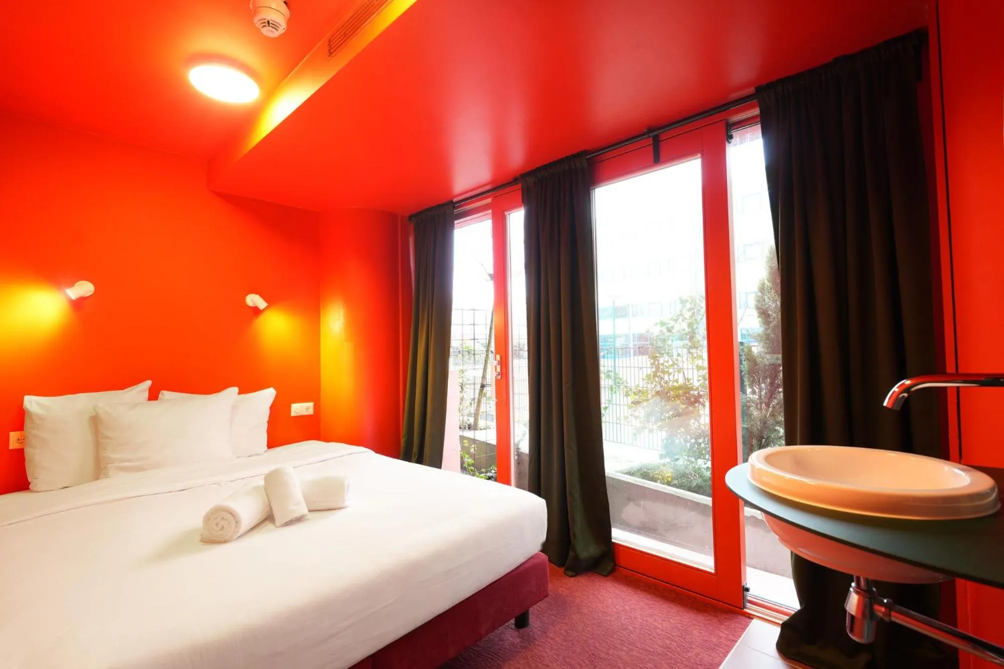 Bedroom, Bed in Hotel Not Hotel Rotterdam