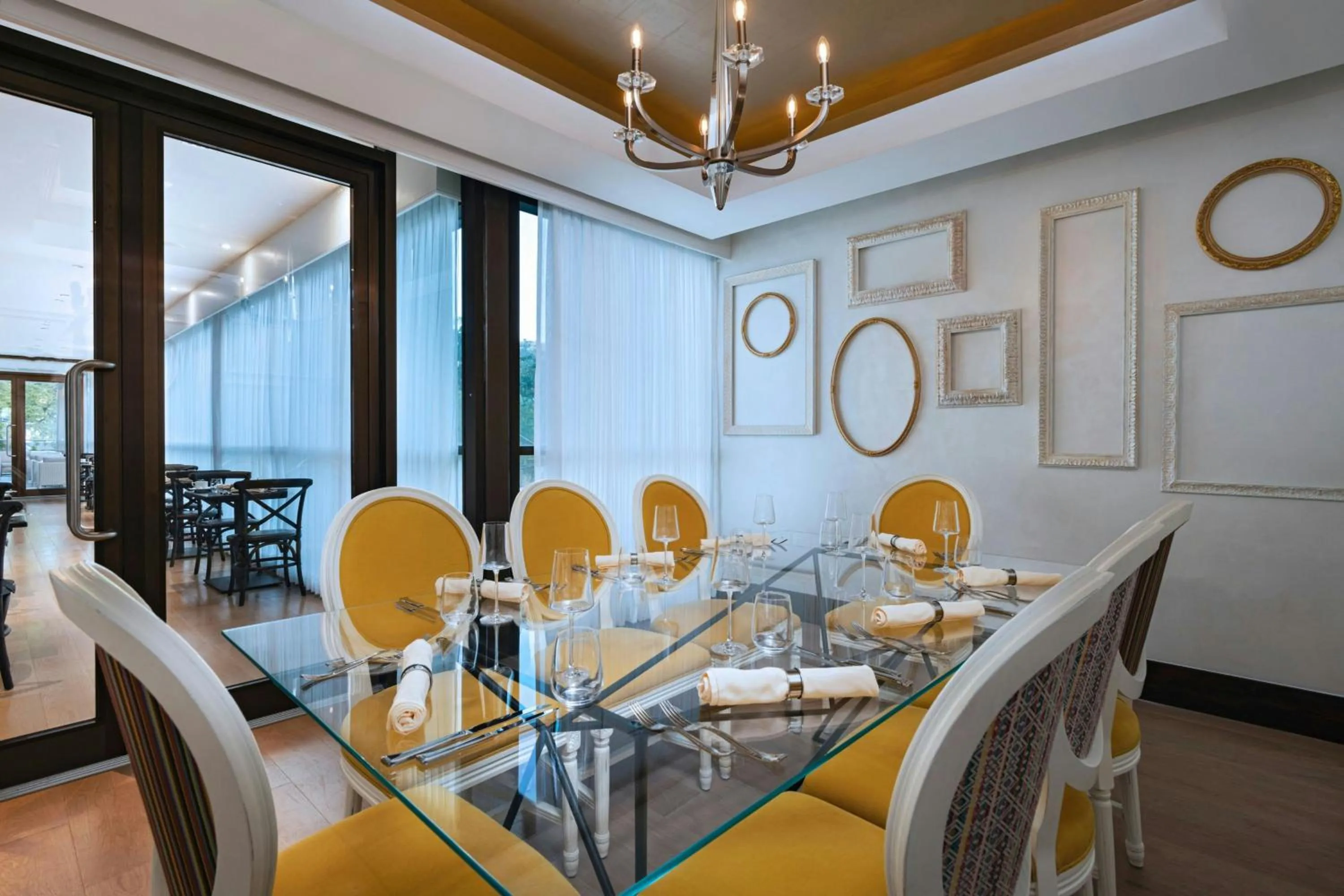 Restaurant/places to eat in The BRIX Autograph Collection