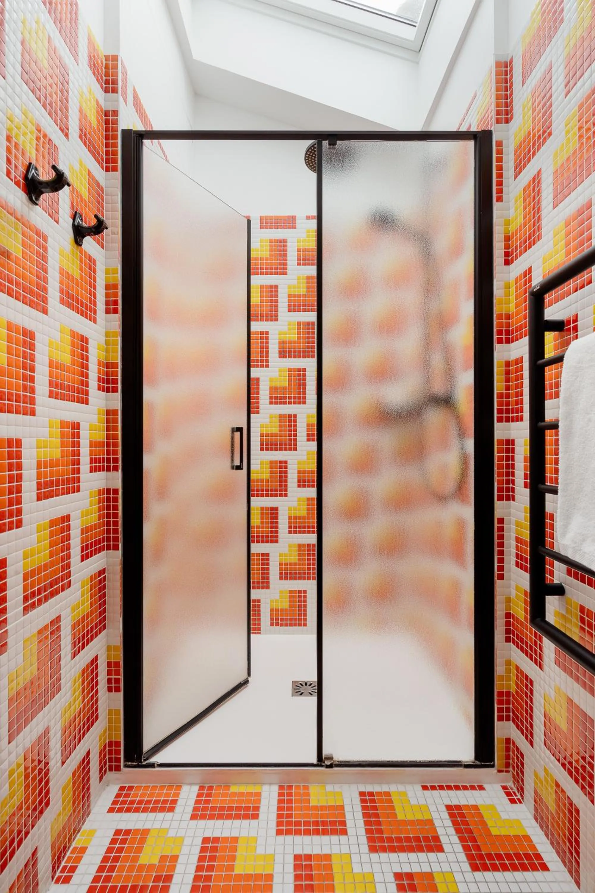 Shower in My Maison In Paris - Louvre