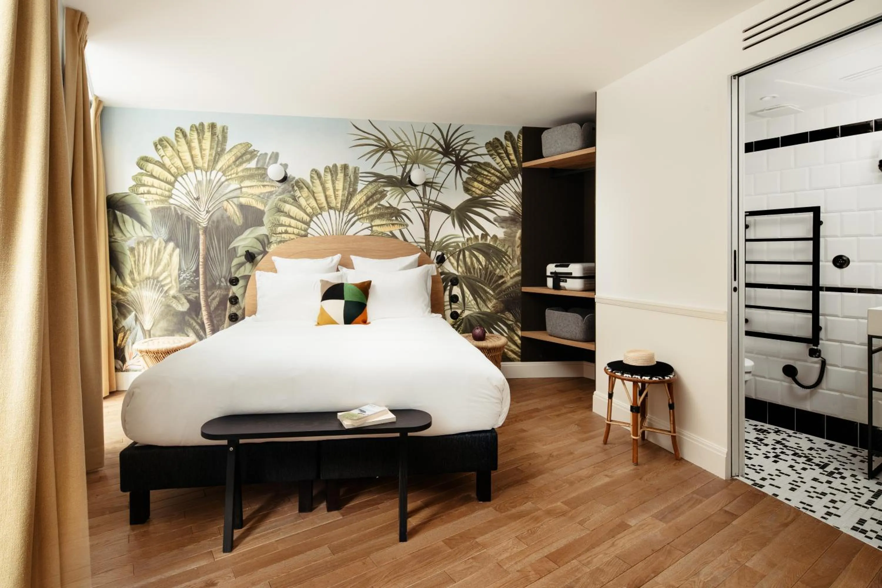 Bathroom, Bed in My Maison In Paris - Louvre