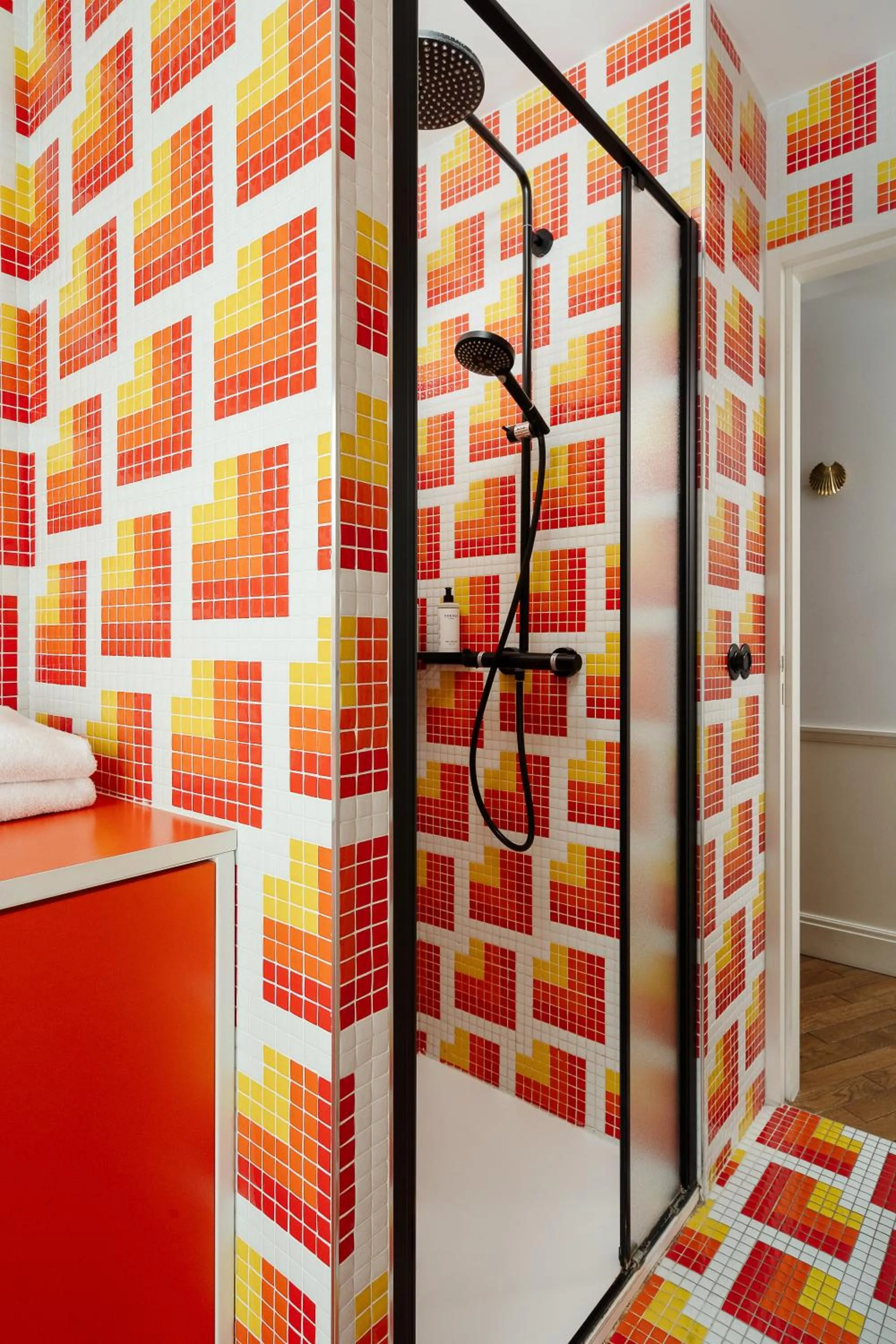 Shower in My Maison In Paris - Louvre