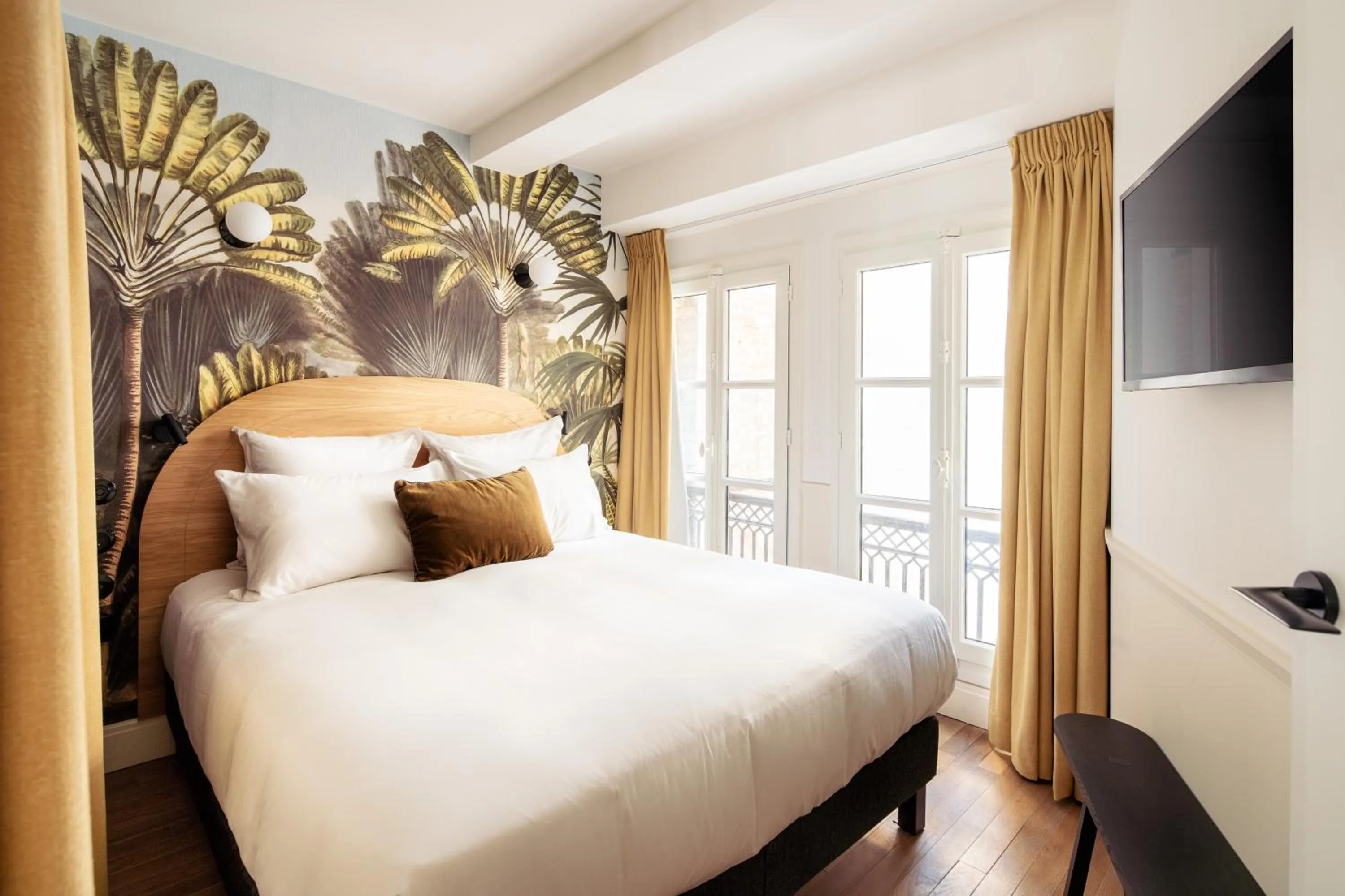 Bedroom, Bed in My Maison In Paris - Louvre