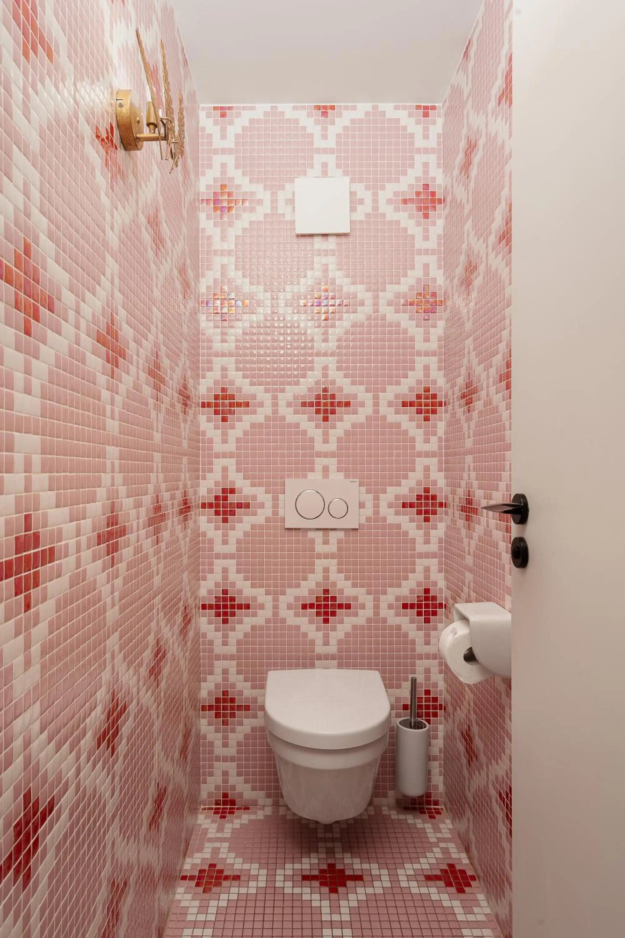 Toilet in My Maison In Paris - Louvre