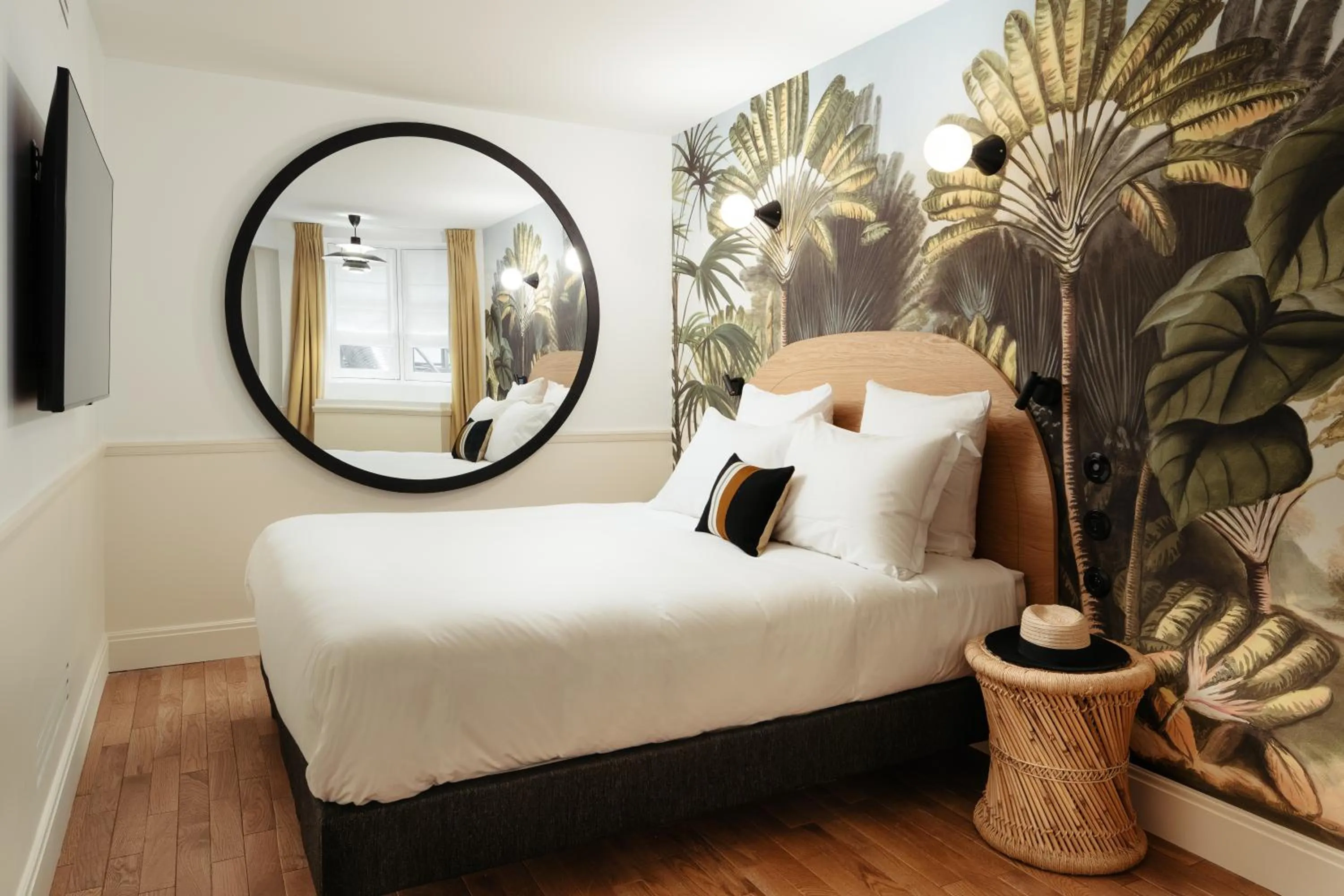 TV and multimedia, Bed in My Maison In Paris - Louvre