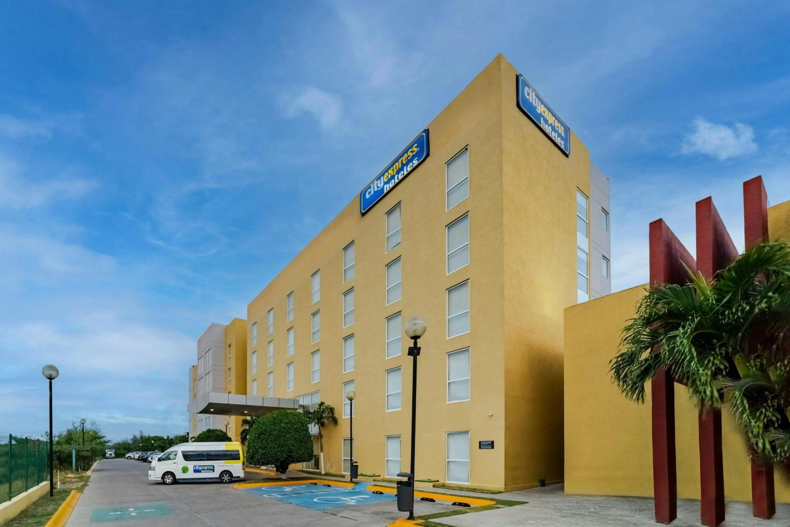Property building in City Express by Marriott Salina Cruz