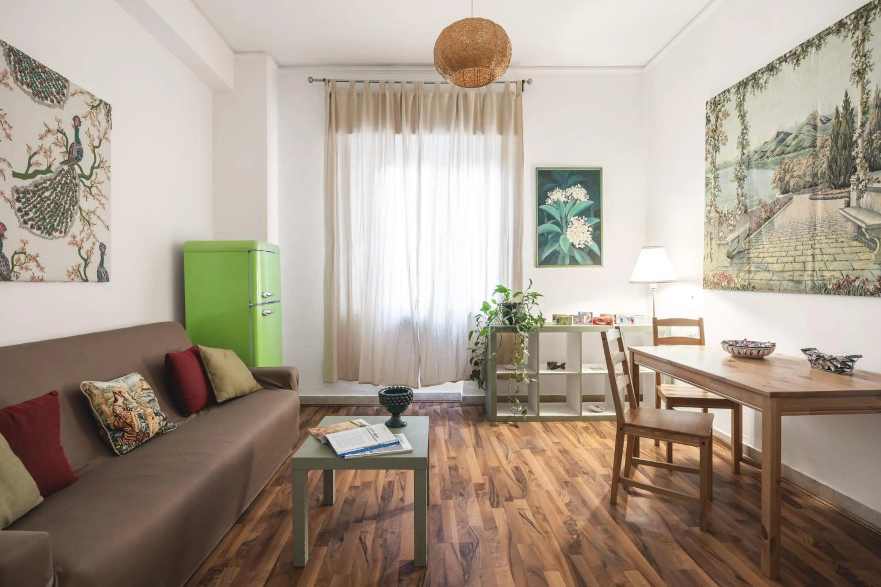 Communal lounge/ TV room in Dante Suites