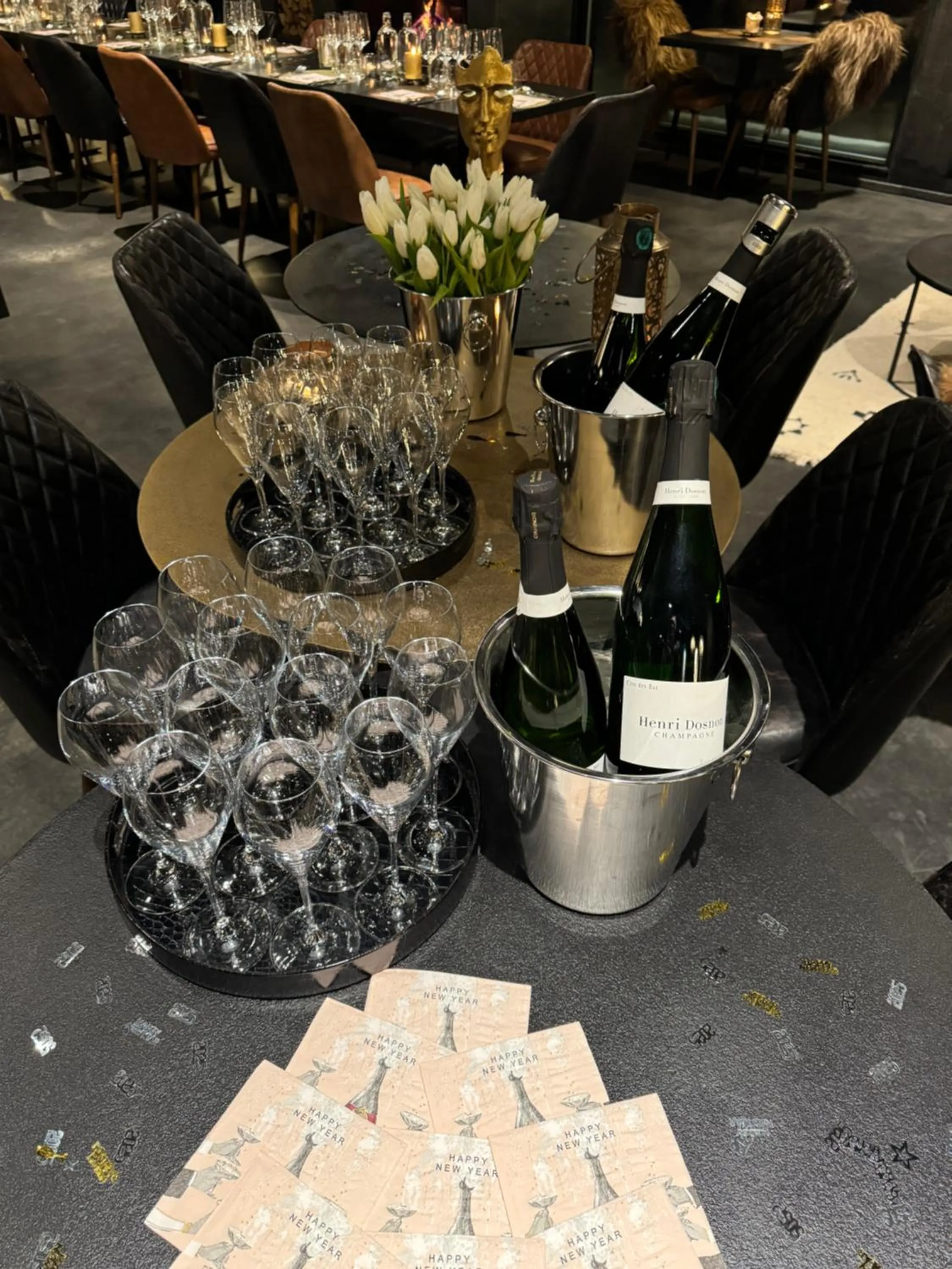 Restaurant/places to eat in Aurora Queen Resort Igloos