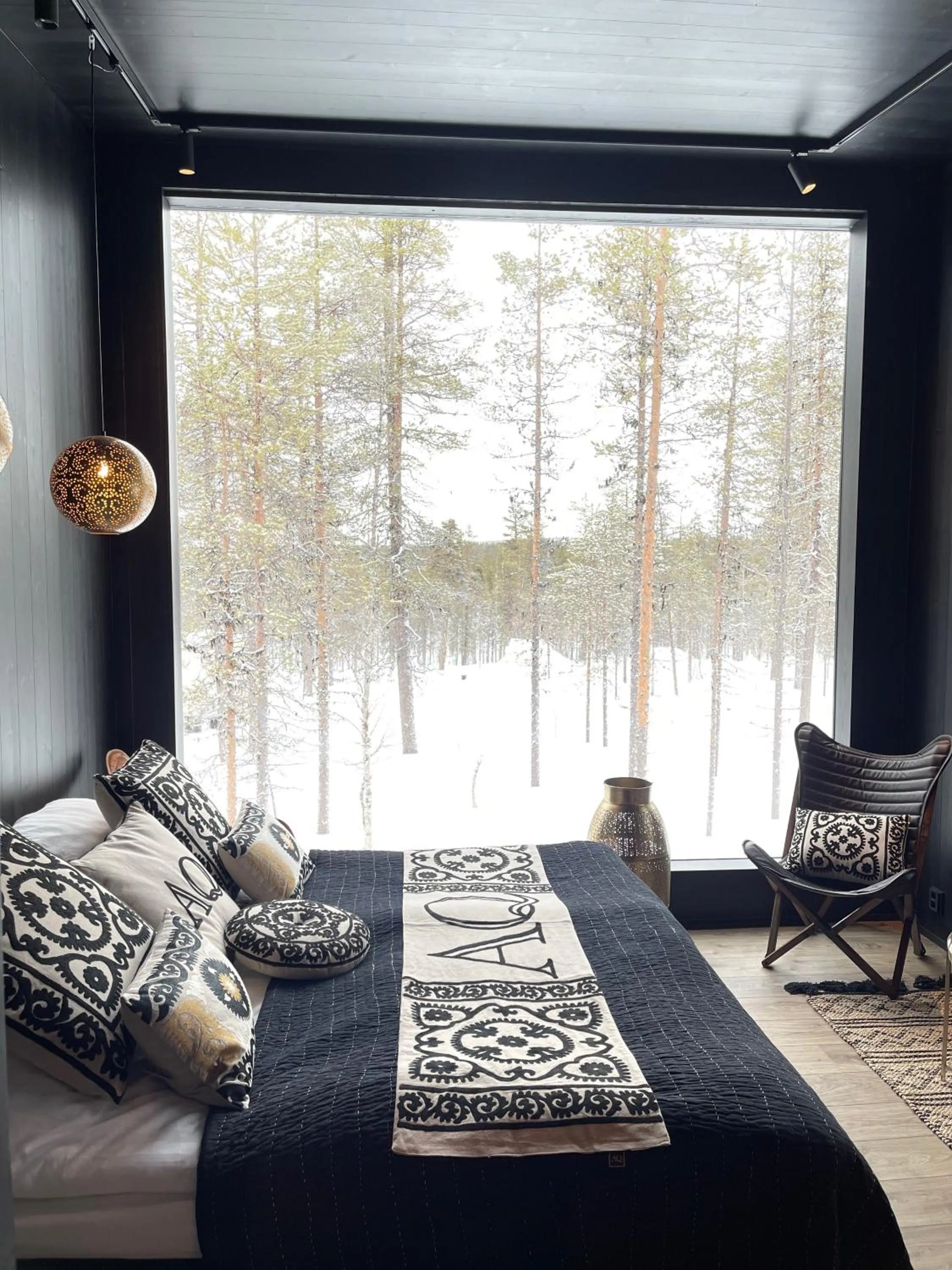 Bed in Aurora Queen Resort Igloos