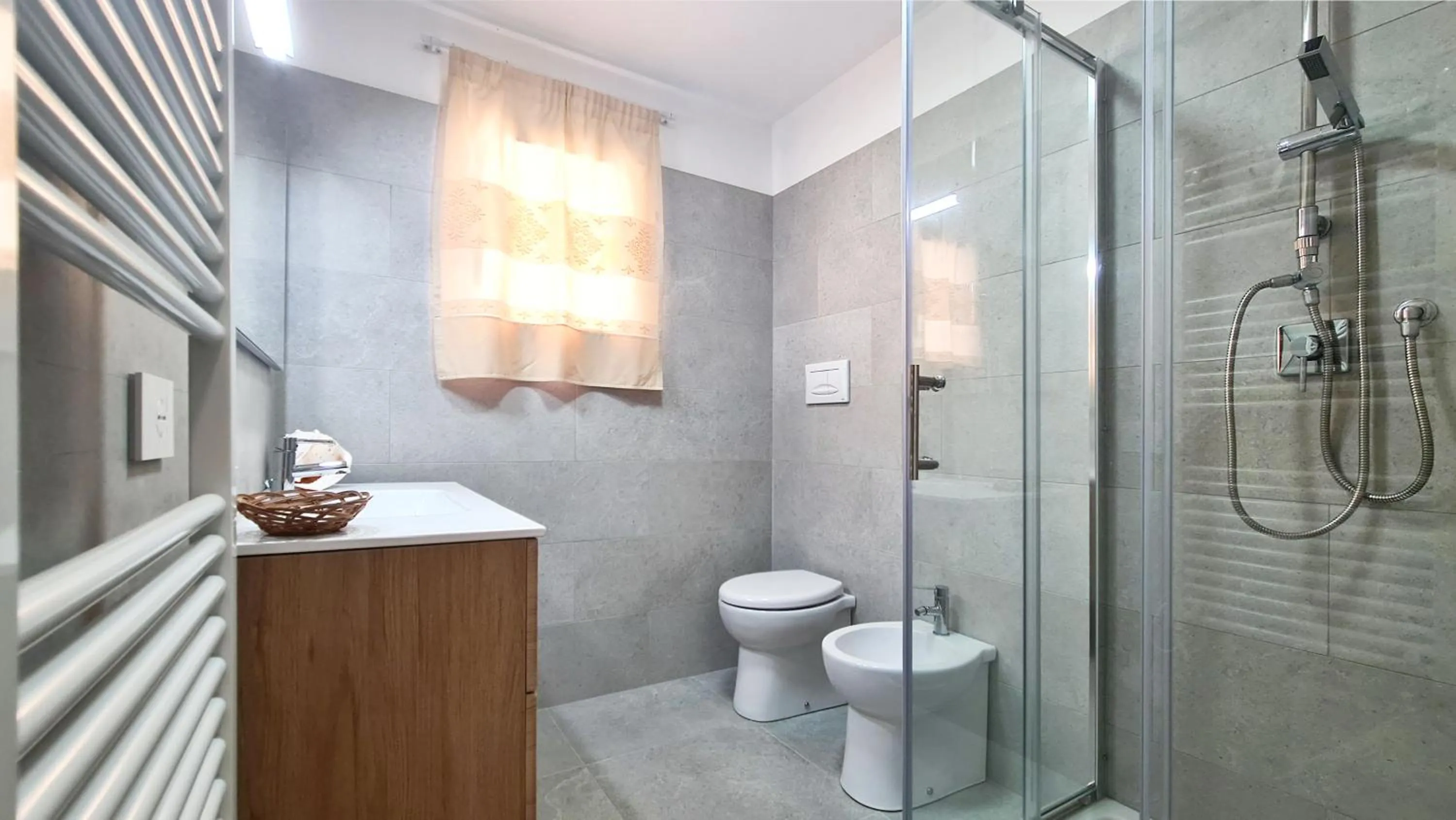 Shower in Sole Matto Rooms