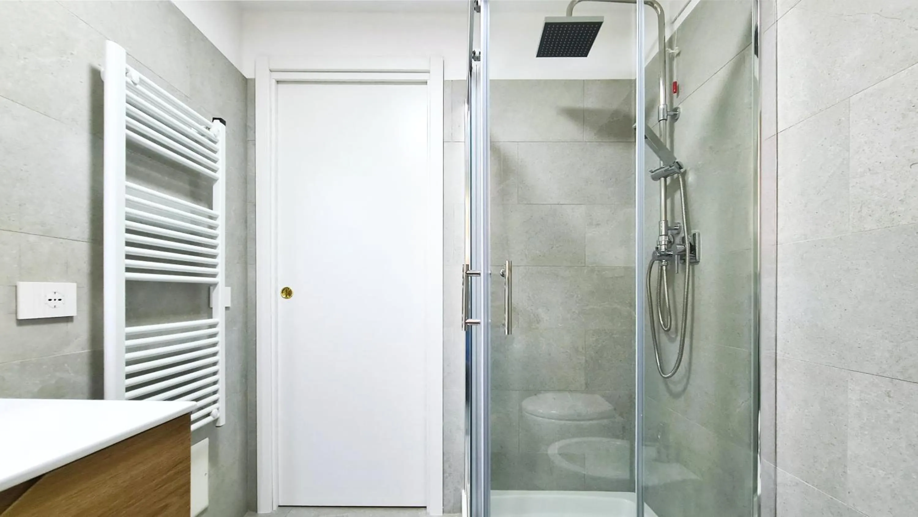 Shower in Sole Matto Rooms