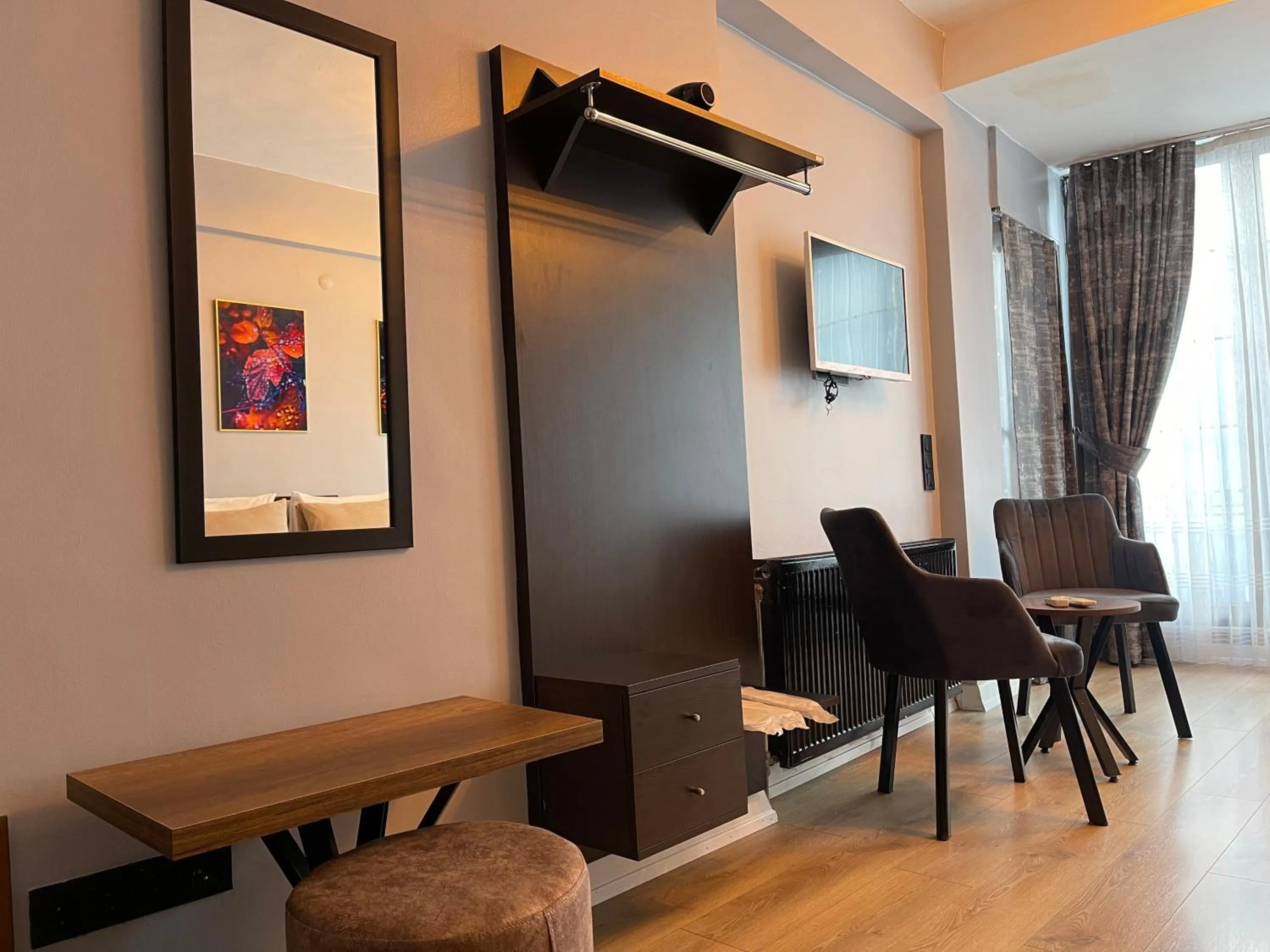 Communal lounge/ TV room in TAKSiM PARK HOTEL