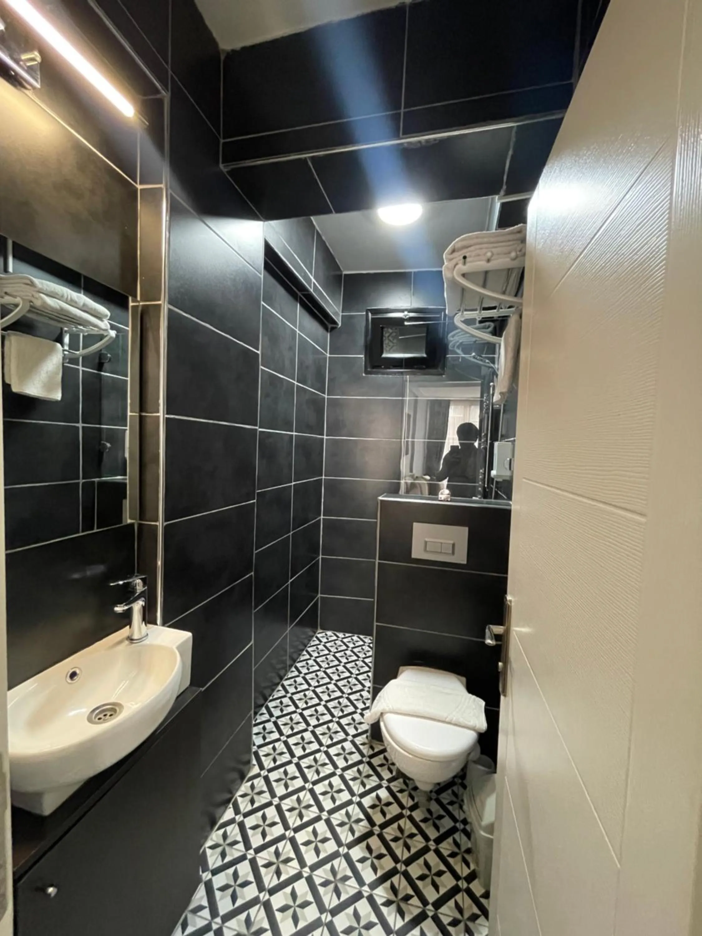 Shower in TAKSiM PARK HOTEL